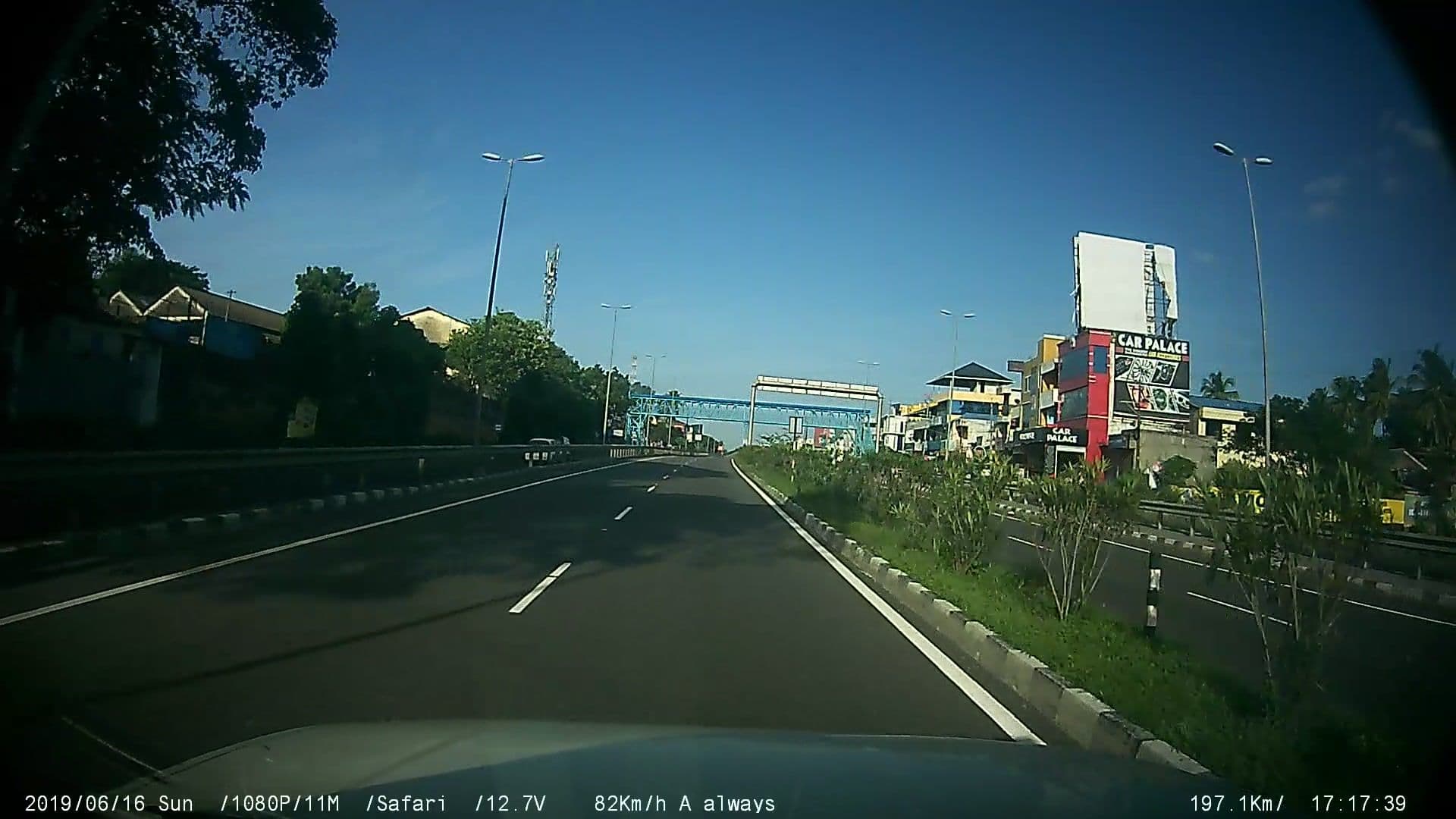 Street view near Srichakra International, Marutharōd — © johnichan (CC BY-SA · Mapillary)