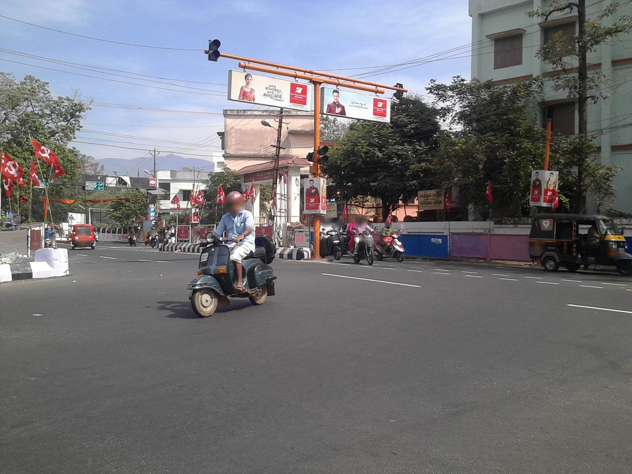 Street view near Dam Palace Hotel, Palakkad — © remya (CC BY-SA · Mapillary)