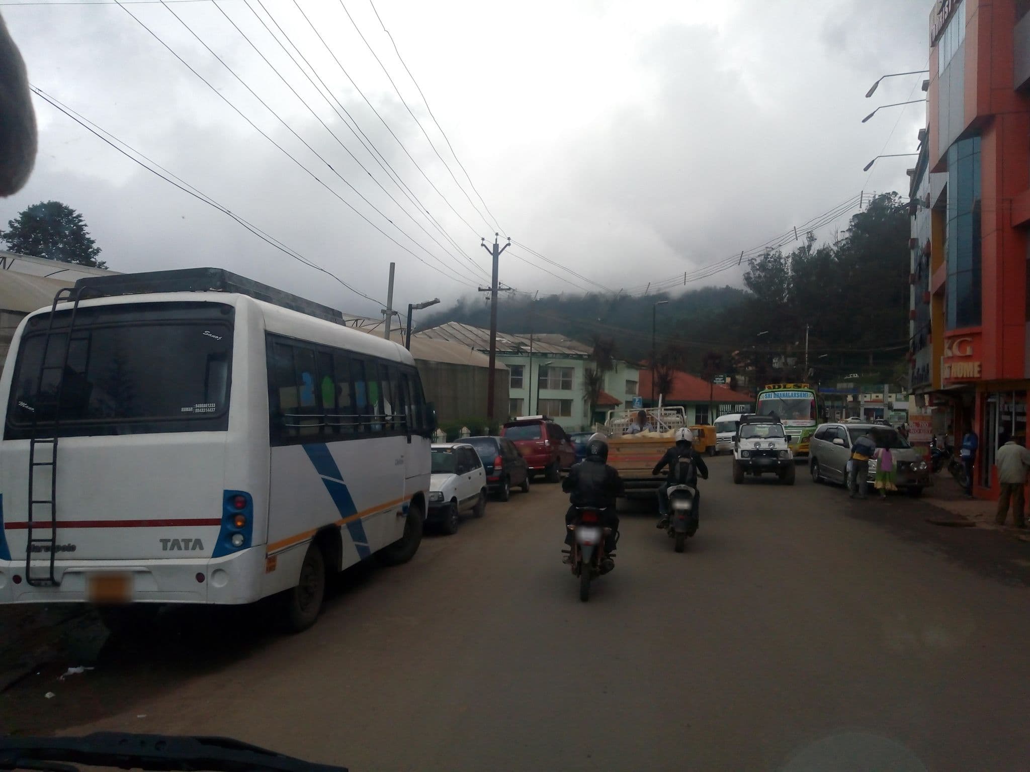 Street view near hotel alakapuri, Ooty — © venkanna37 (CC BY-SA · Mapillary)