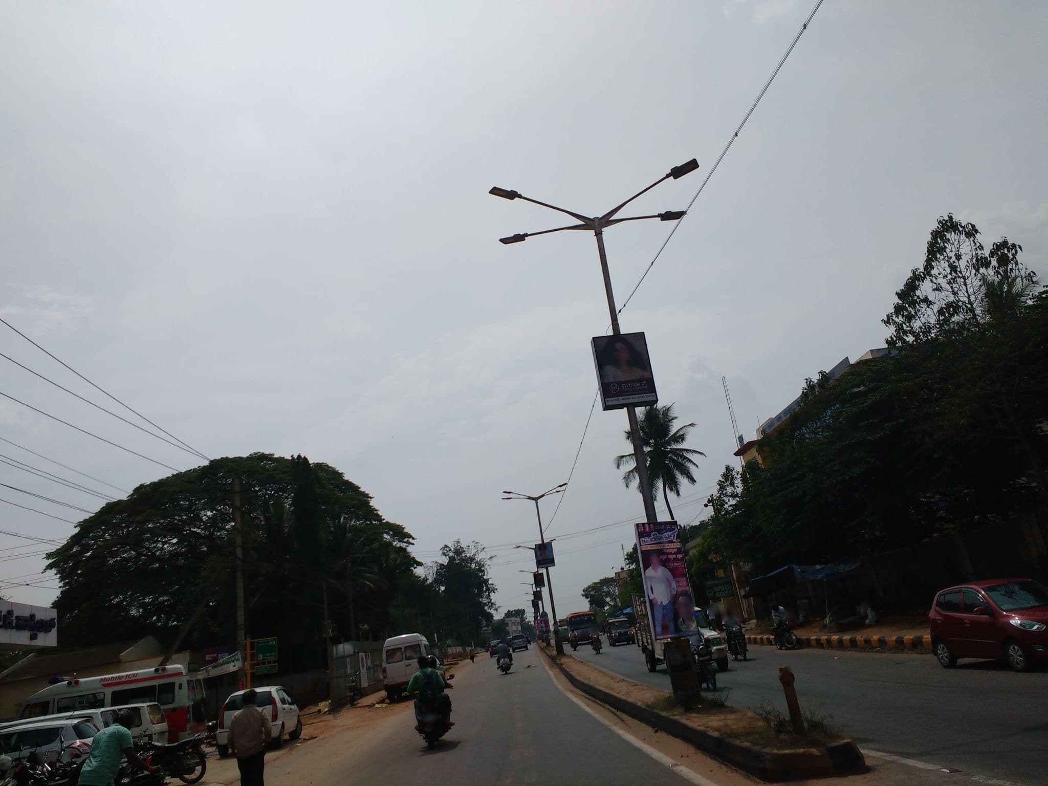 Street view near Karigowda Residency Hotel, Hassan — © srividya (CC BY-SA · Mapillary)