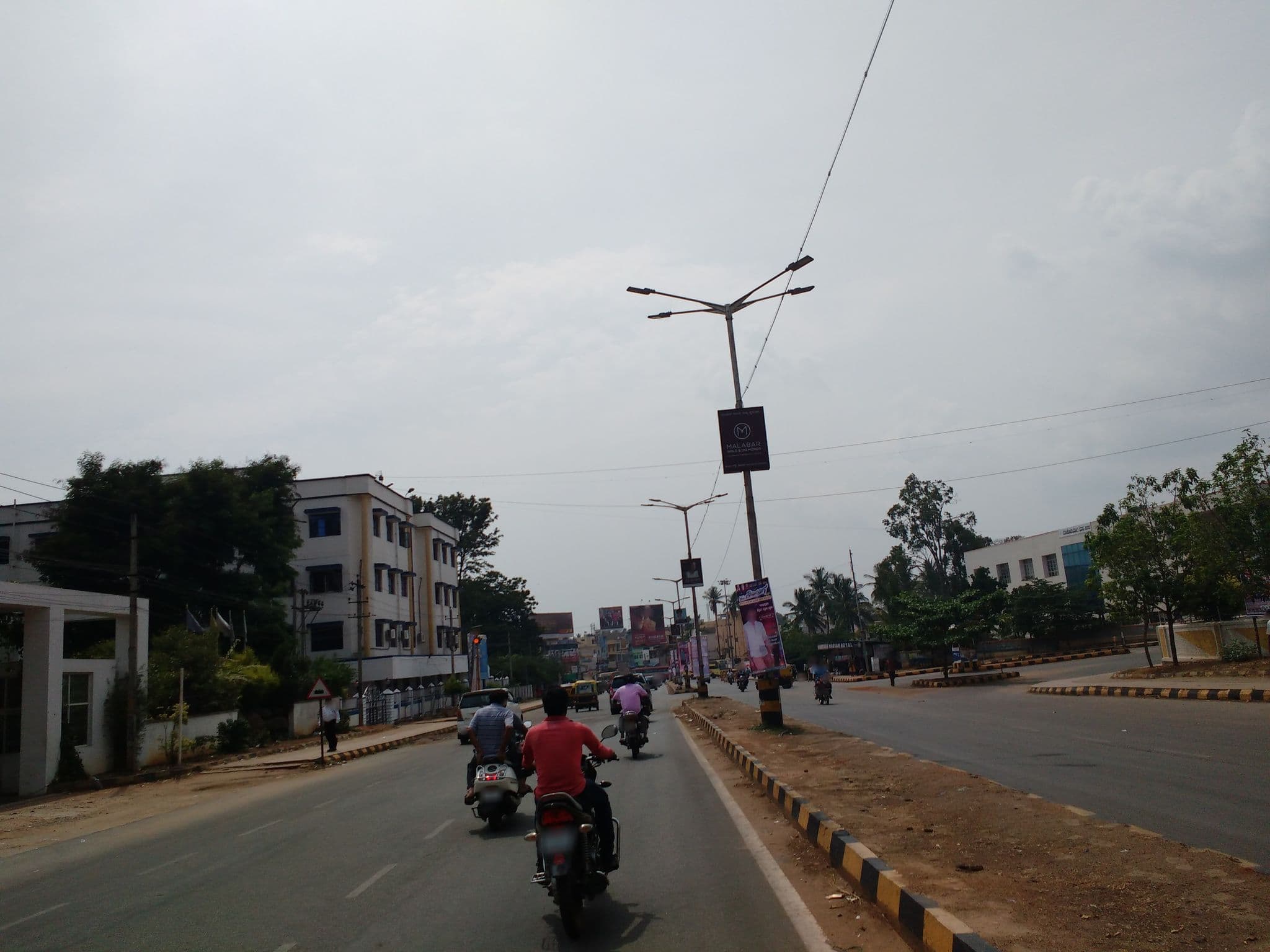 Street view near Hotel Hassan Ashok, Hassan — © srividya (CC BY-SA · Mapillary)