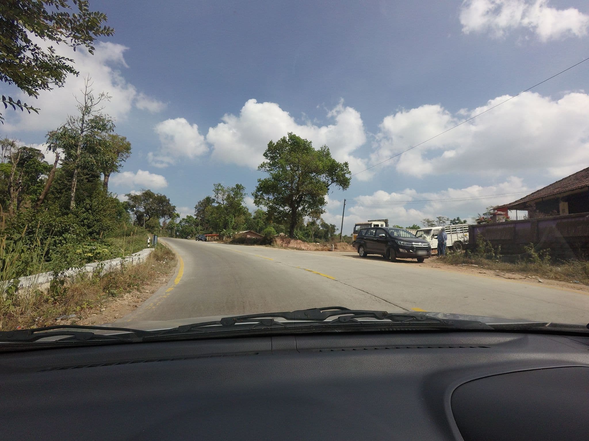 Street view near Devagiri Retreat, Sakleshpur — © muzirian (CC BY-SA · Mapillary)