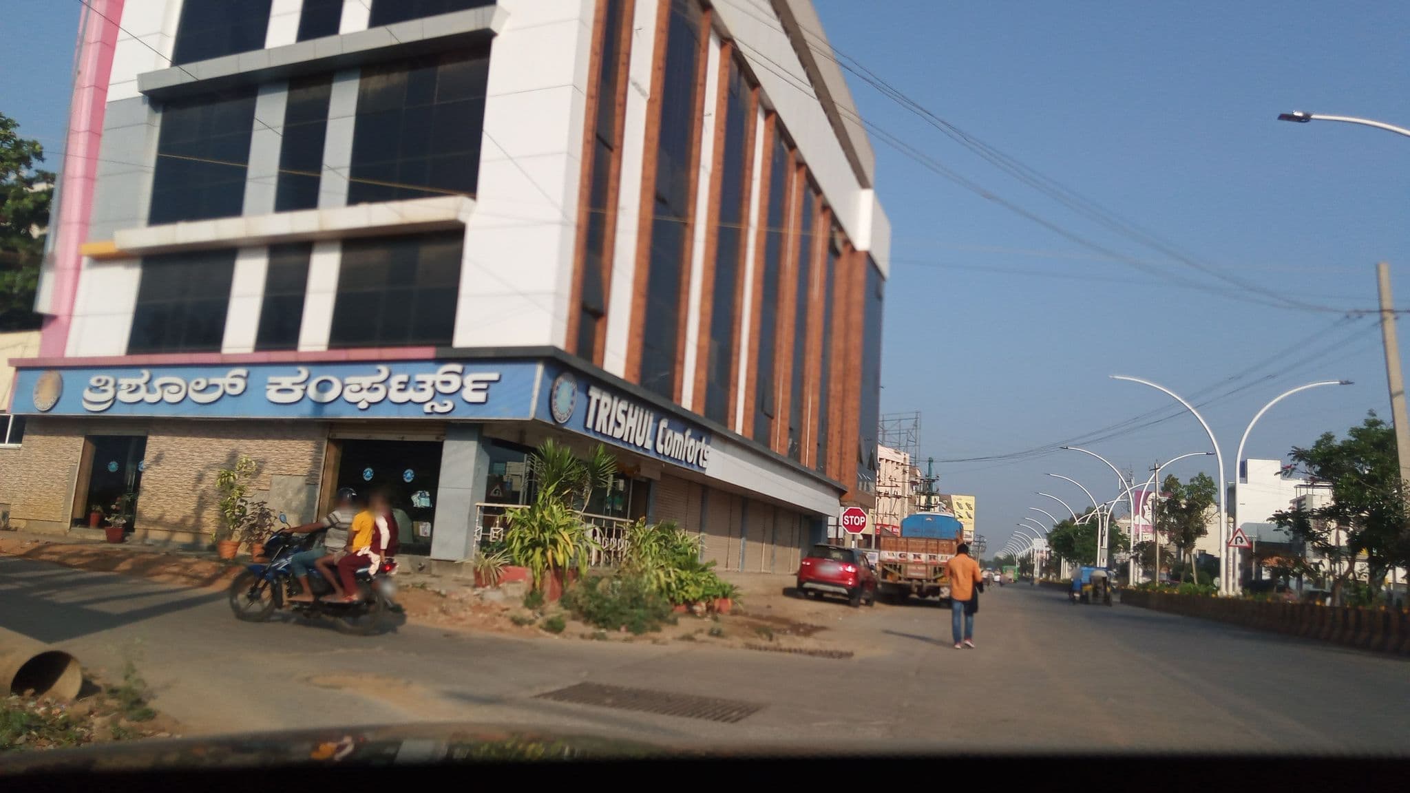Street view near Trishul Comfort, Davangere — © pradeepbv (CC BY-SA · Mapillary)
