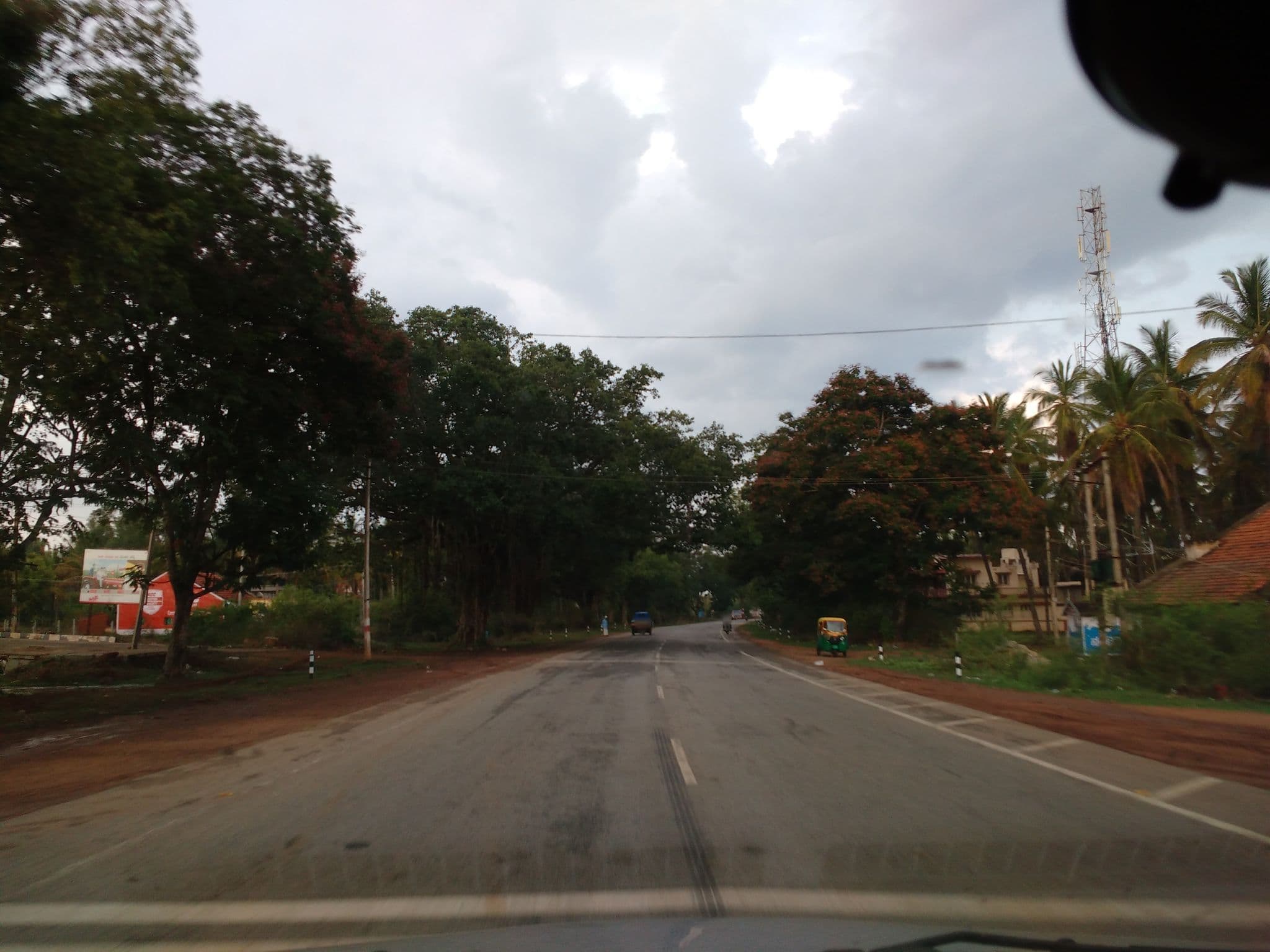 Street view near Madhi Halli Hotel, Tiptūr — © srividya (CC BY-SA · Mapillary)