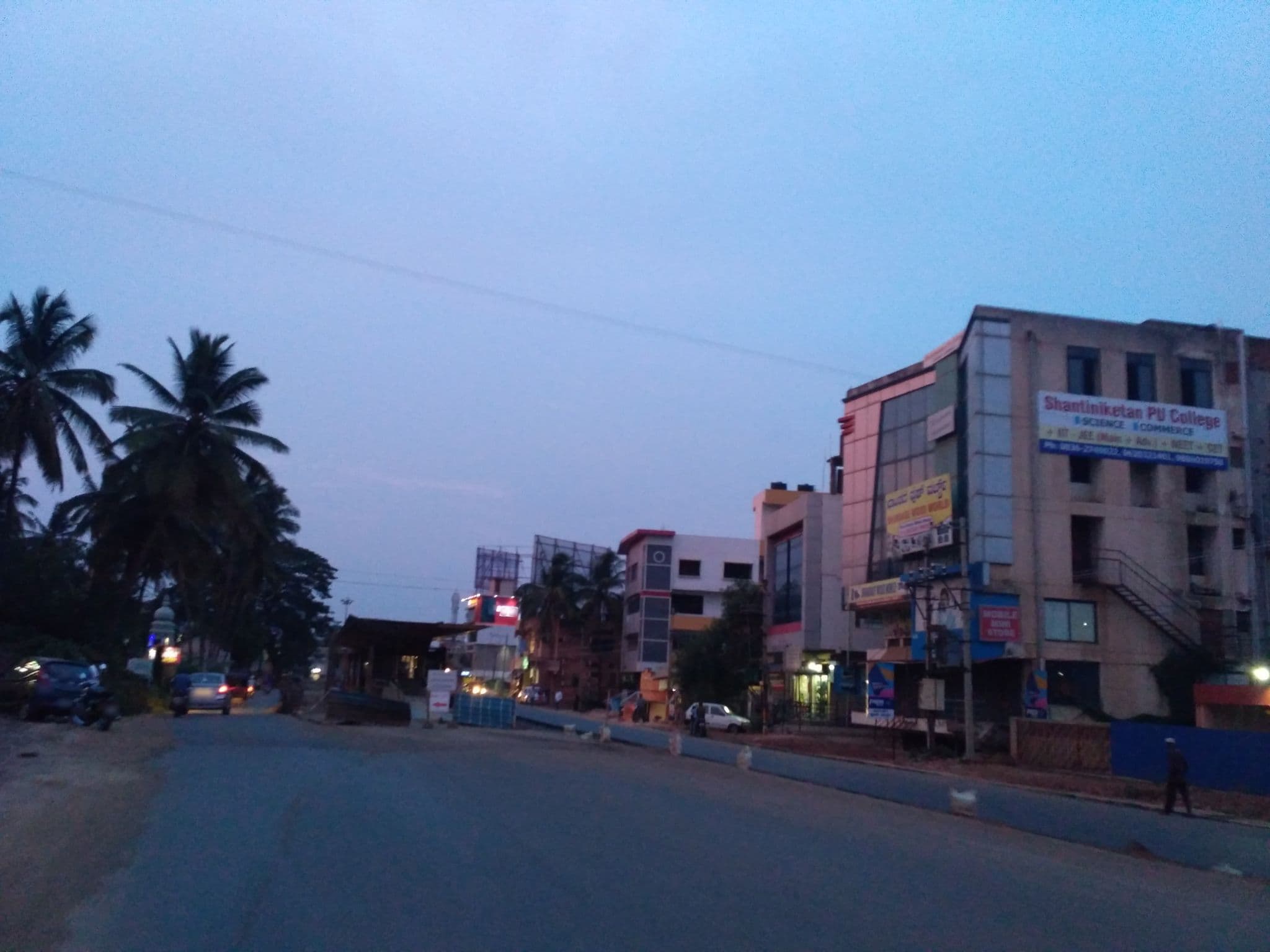 Street view near Hotel Shree Panjurli, Hubballi — © chethan (CC BY-SA · Mapillary)
