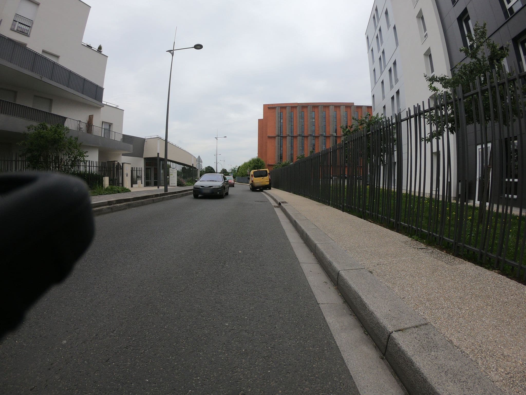 Street view near B&B Hôtel Orly Chevilly Marché International, Chevilly-Larue — © htonchia (CC BY-SA · Mapillary)