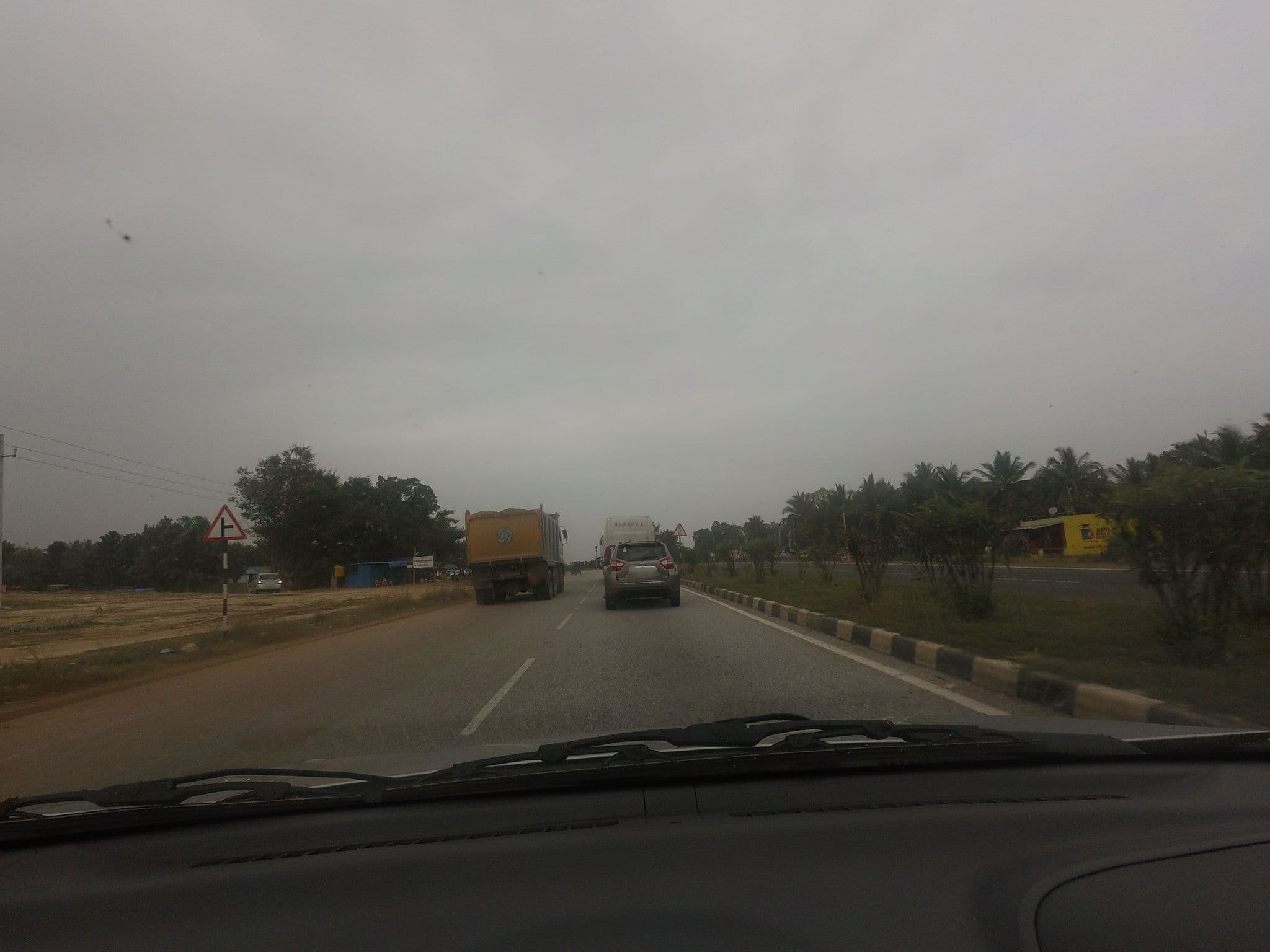Street view near Hotel Dwaraka Veg, Kunigal — © muzirian (CC BY-SA · Mapillary)