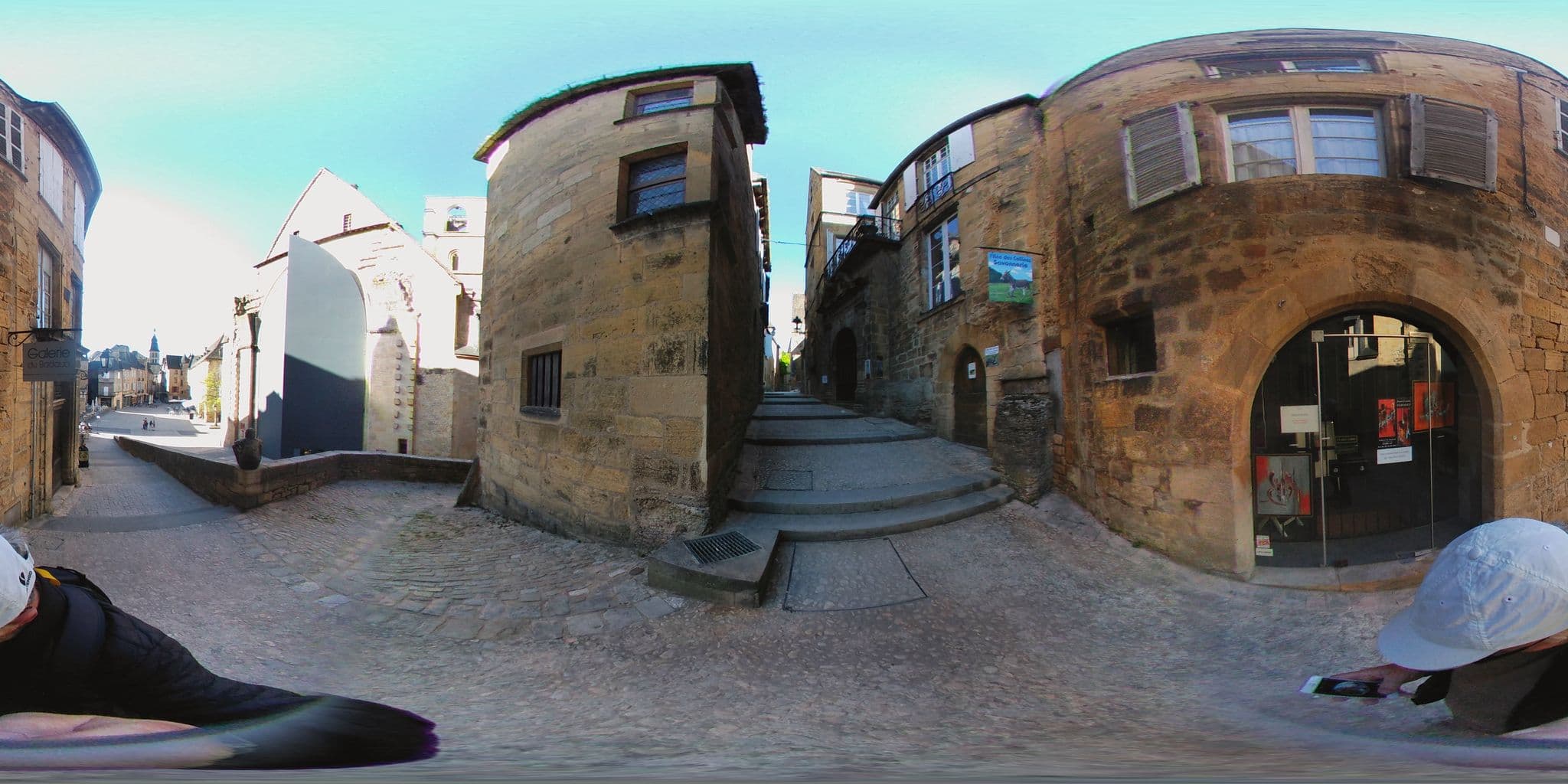 Street view near Hôtel de Magnanat, La Maison du Notaire Royal, Sarlat-la-Canéda — © zors1843 (CC BY-SA · Mapillary)