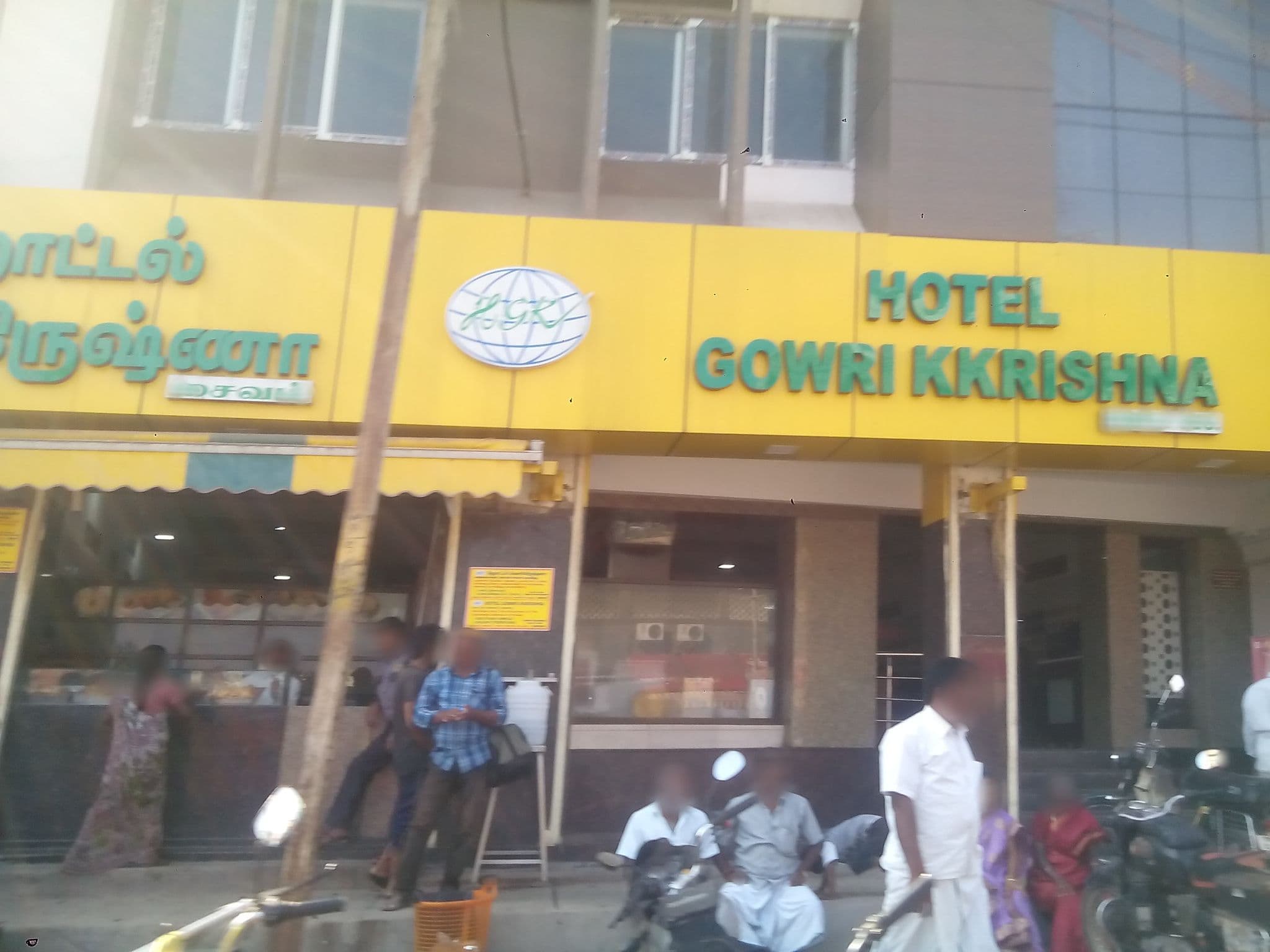Street view near Hotel Sowndaryam, Palani — © mohanapriyar (CC BY-SA · Mapillary)