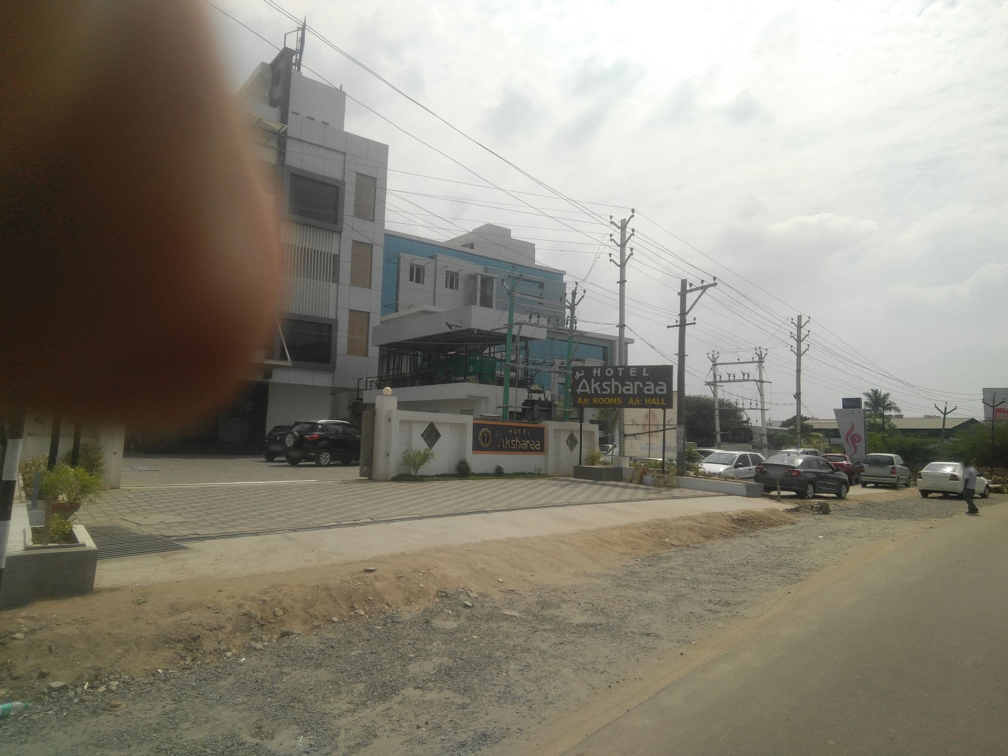 Street view near Hotel Sri Aksharaa, Pallappālaiyam — © naveenmtp (CC BY-SA · Mapillary)