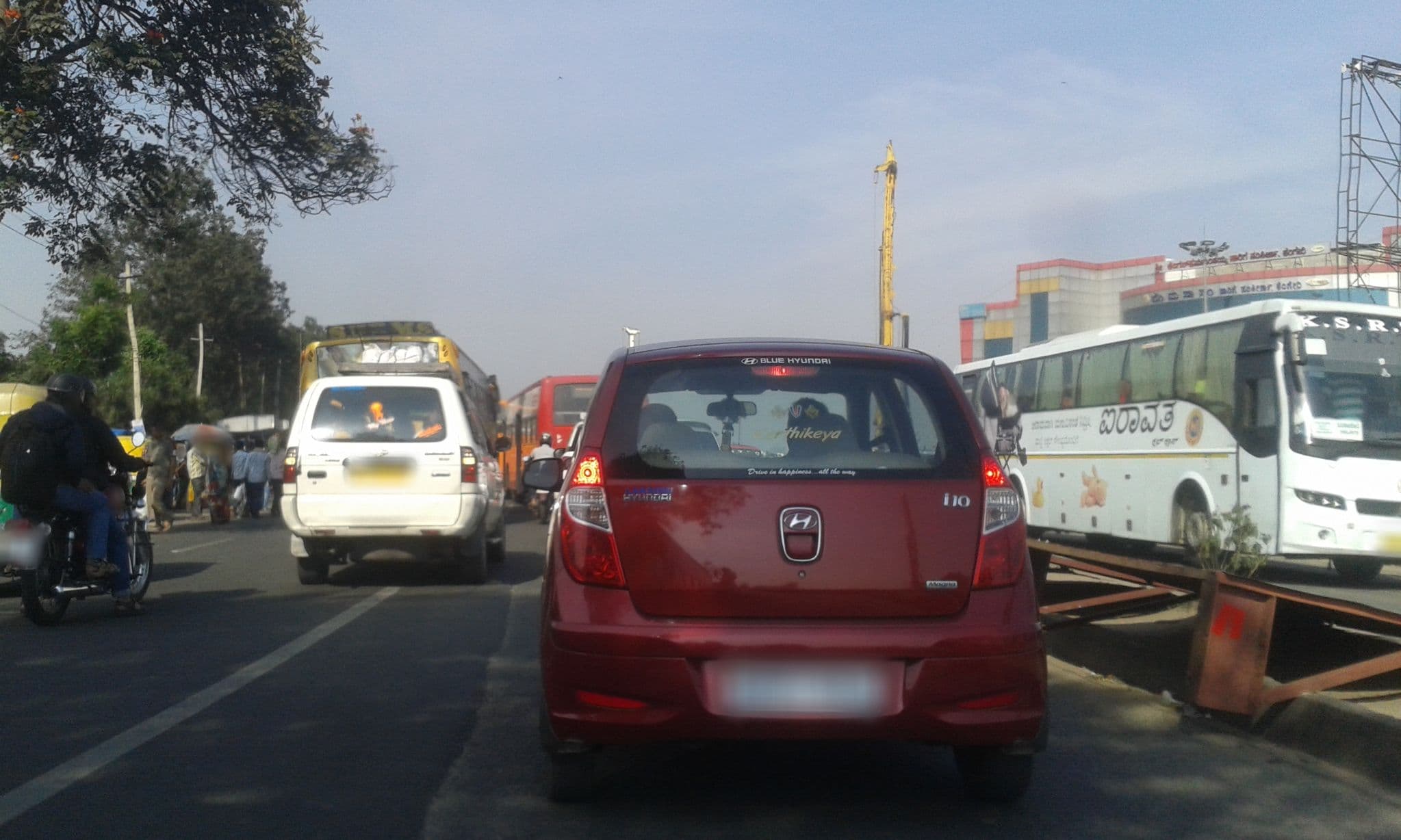 Street view near Handicapped Employees and Trainees Hostel, Kumbalgod — © yogi (CC BY-SA · Mapillary)