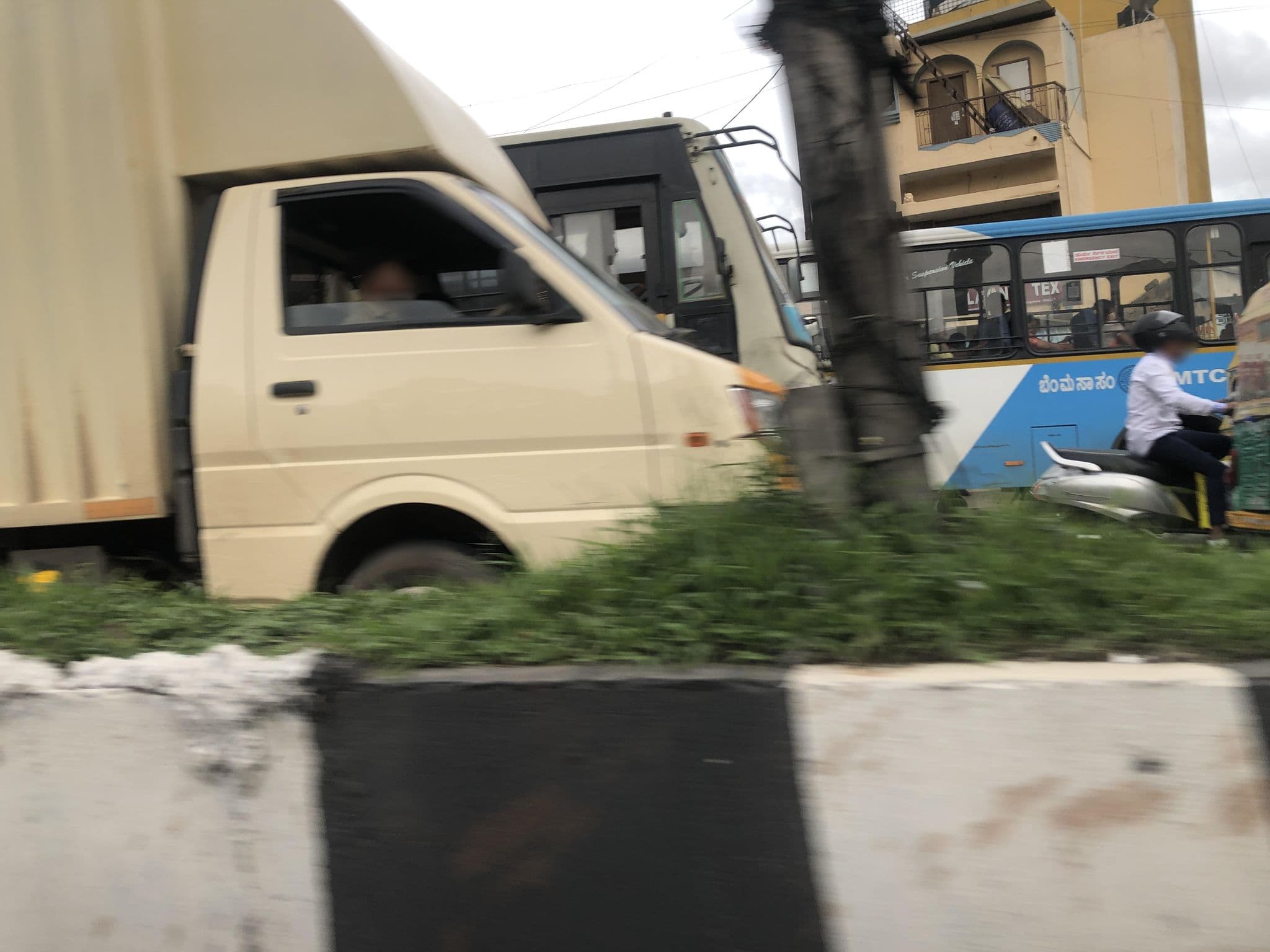 Street view near Capital O 28398 Mysore Gate, Bengaluru — © olily (CC BY-SA · Mapillary)