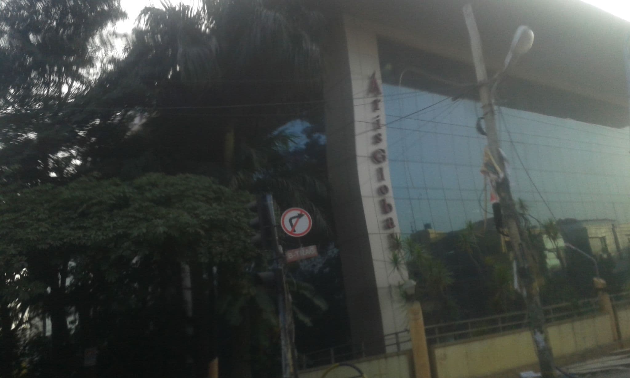 Street view near Emlion Hotel Bangalore, Bengaluru — © yogi (CC BY-SA · Mapillary)