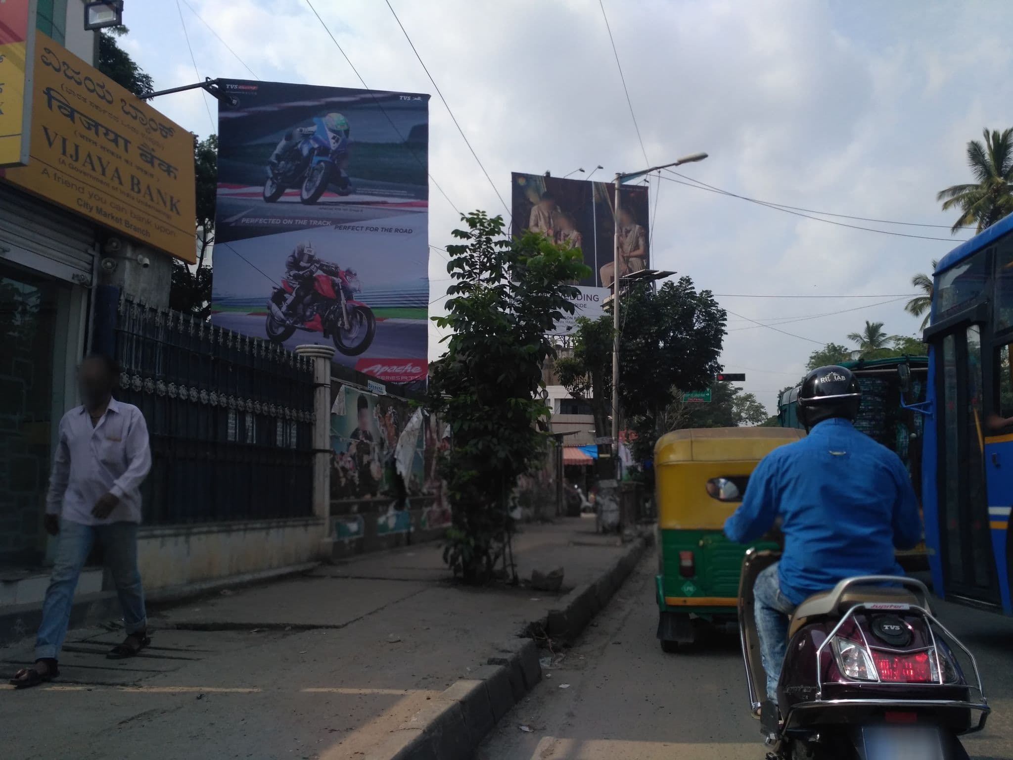 Street view near Suraksha Park, Bengaluru — © chethan (CC BY-SA · Mapillary)