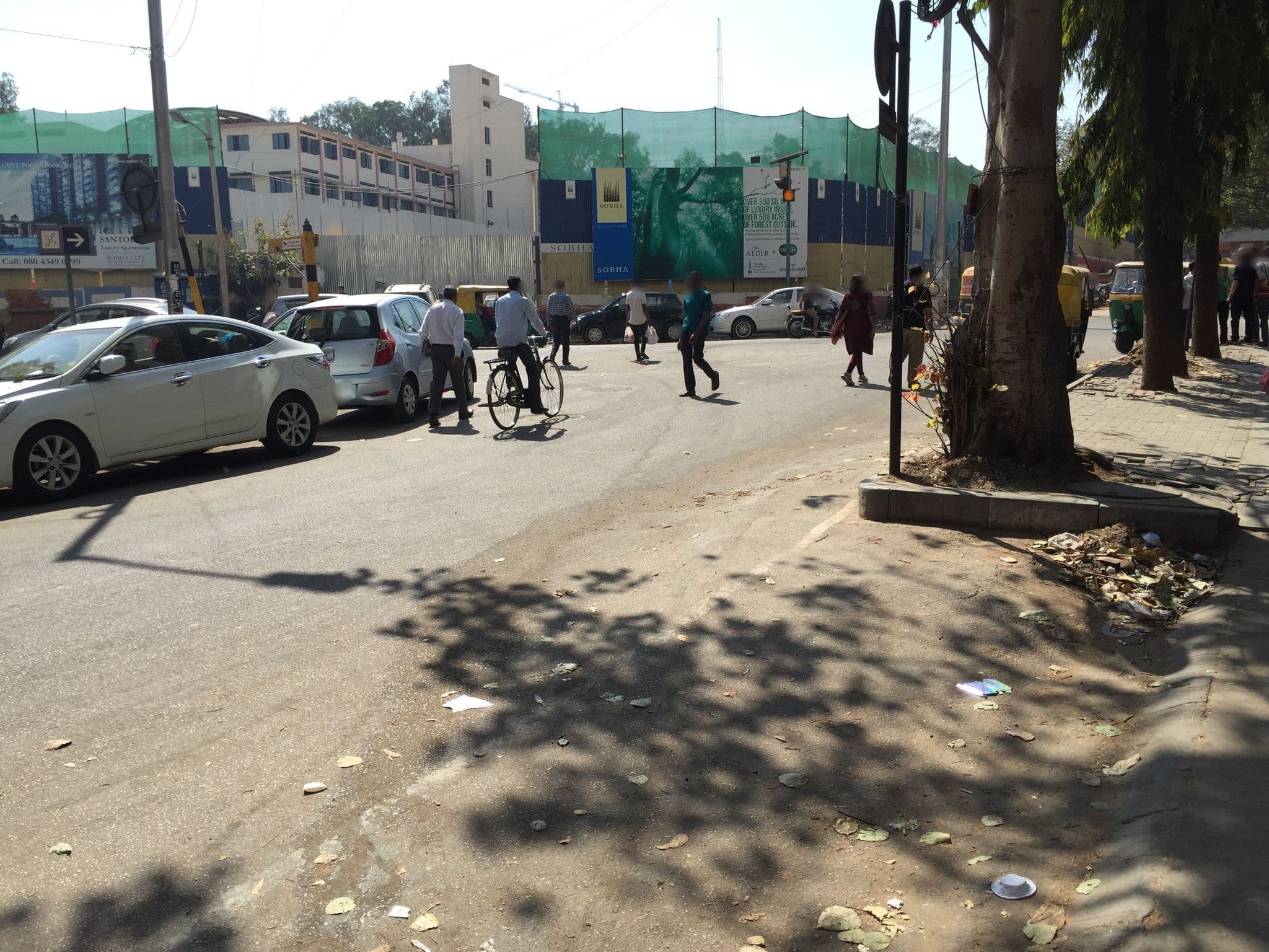 Street view near Berry Hotel, Bengaluru — © lxbarth (CC BY-SA · Mapillary)