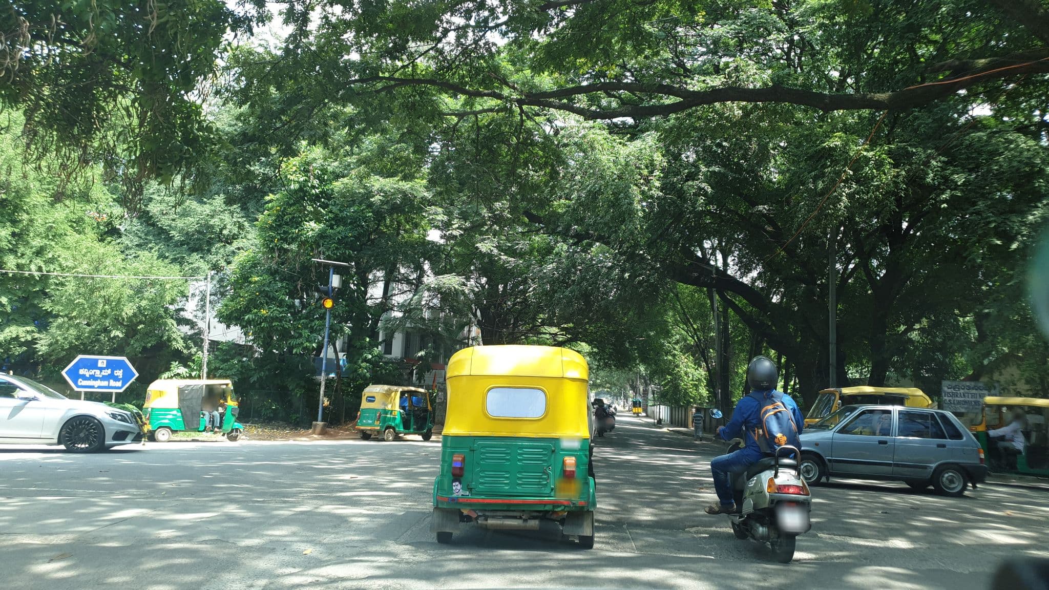 Street view near Bangalore Thindies, Bengaluru — © jayp (CC BY-SA · Mapillary)