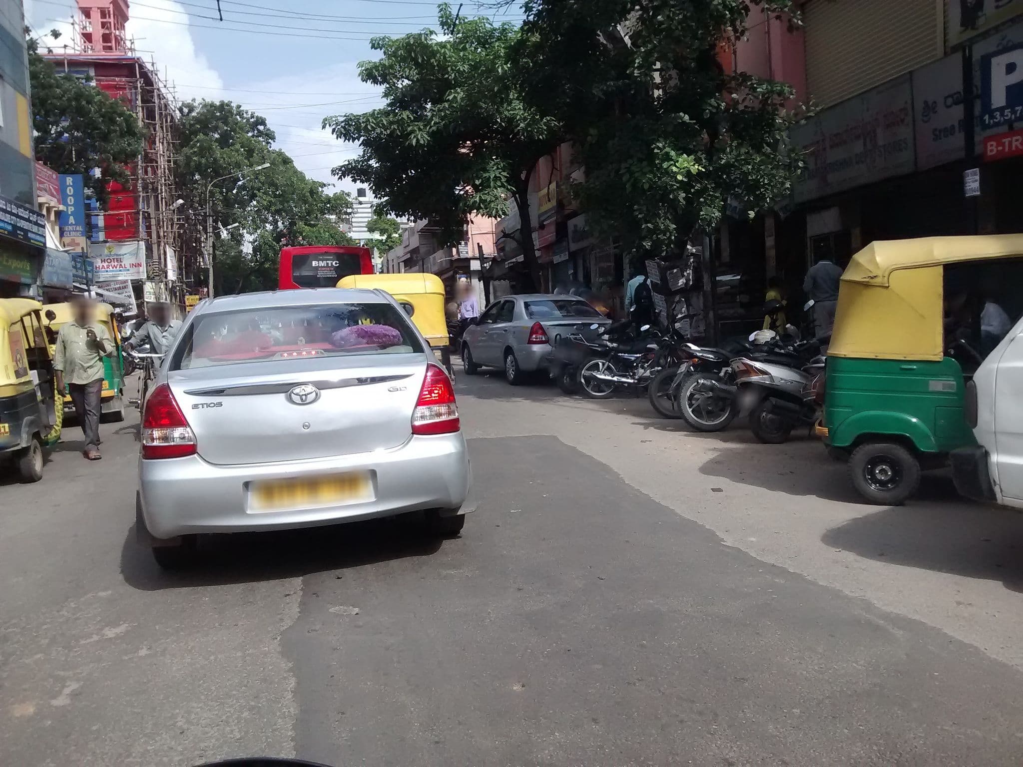 Street view near Vet Hostel, Bengaluru — © chethan (CC BY-SA · Mapillary)