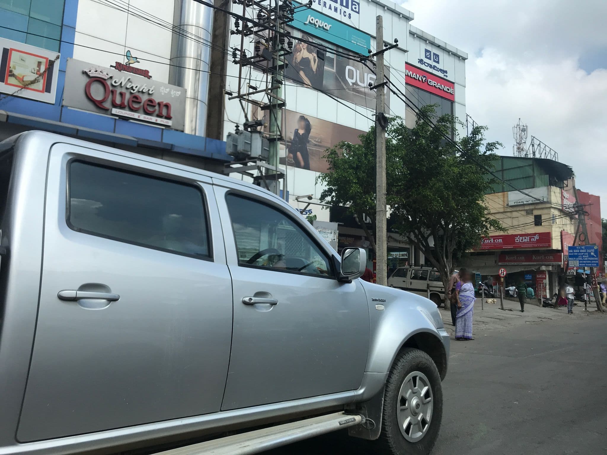 Street view near Hotel Sabharwal Viceroy, Bengaluru — © miguel_andrade (CC BY-SA · Mapillary)