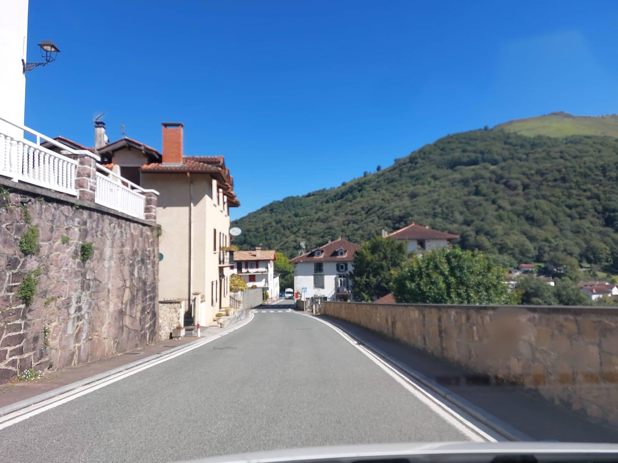 Street view near Bidandaenea, Saint-Jean-Pied-de-Port — © 5rmft (CC BY-SA · Mapillary)