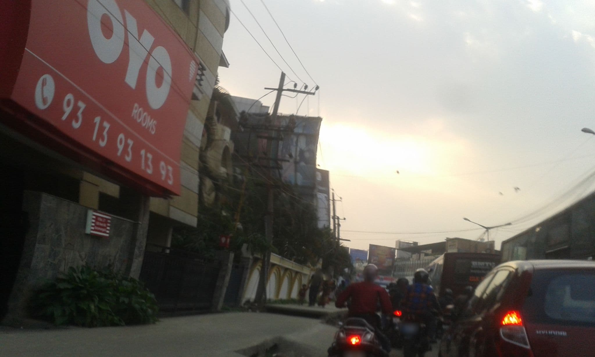 Street view near Oyo Townhouse Sony Signal, Bengaluru — © yogi (CC BY-SA · Mapillary)