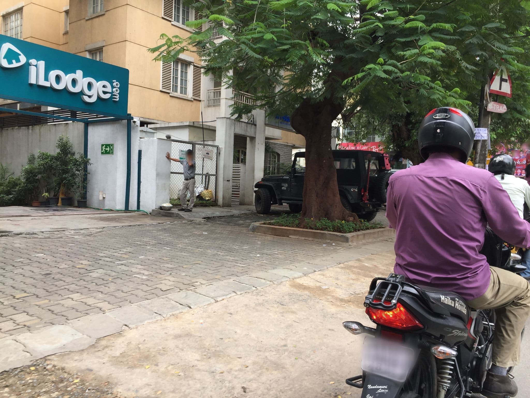 Street view near Bloomrooms Hotel, Bengaluru — © planemad (CC BY-SA · Mapillary)