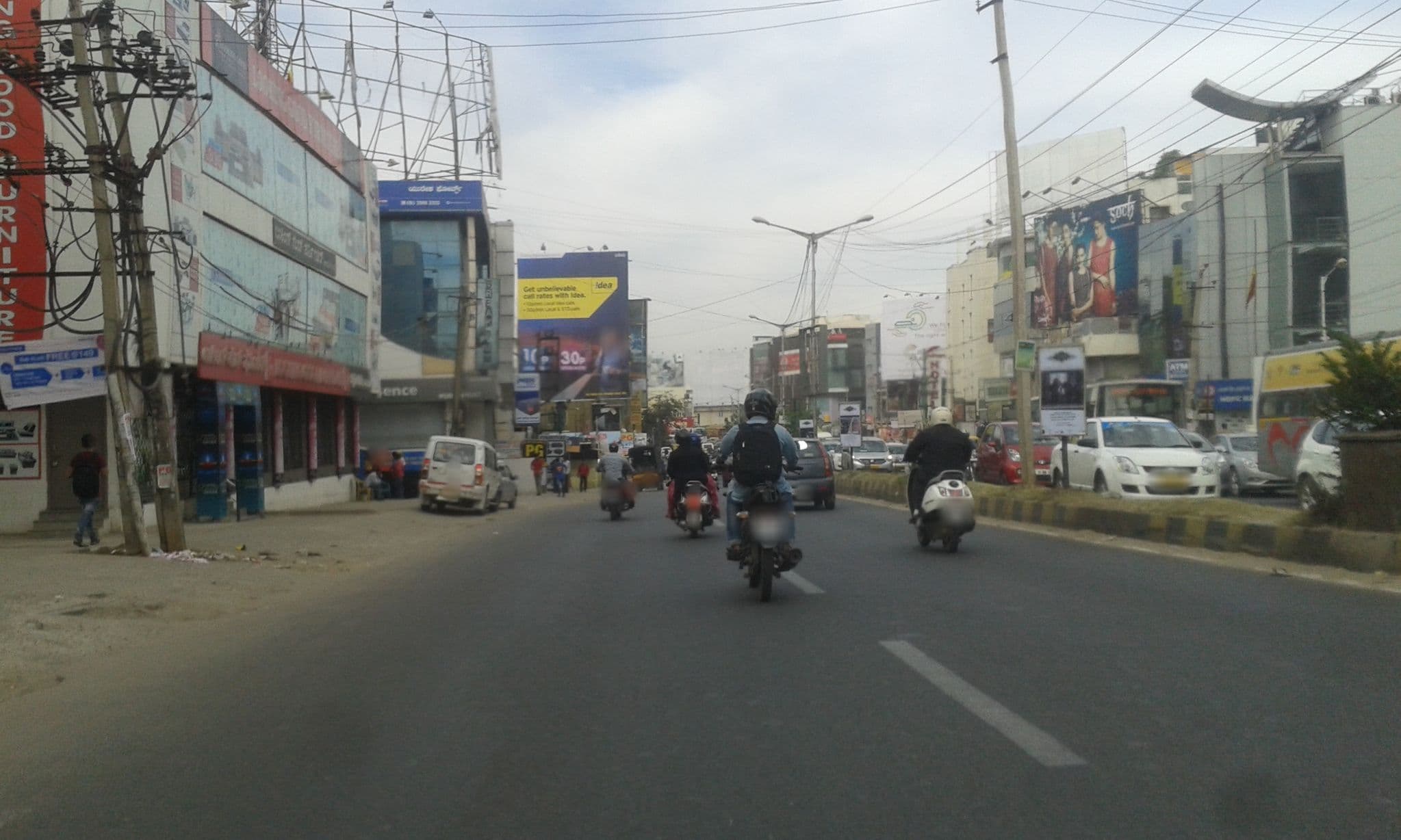 Street view near Chalet Centrum, Bengaluru — © yogi (CC BY-SA · Mapillary)