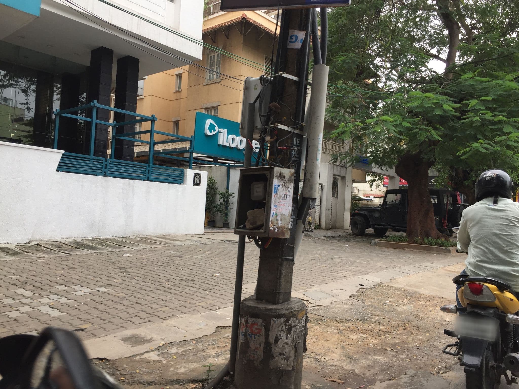 Street view near iLodge @ Indiranagar, Bengaluru — © planemad (CC BY-SA · Mapillary)
