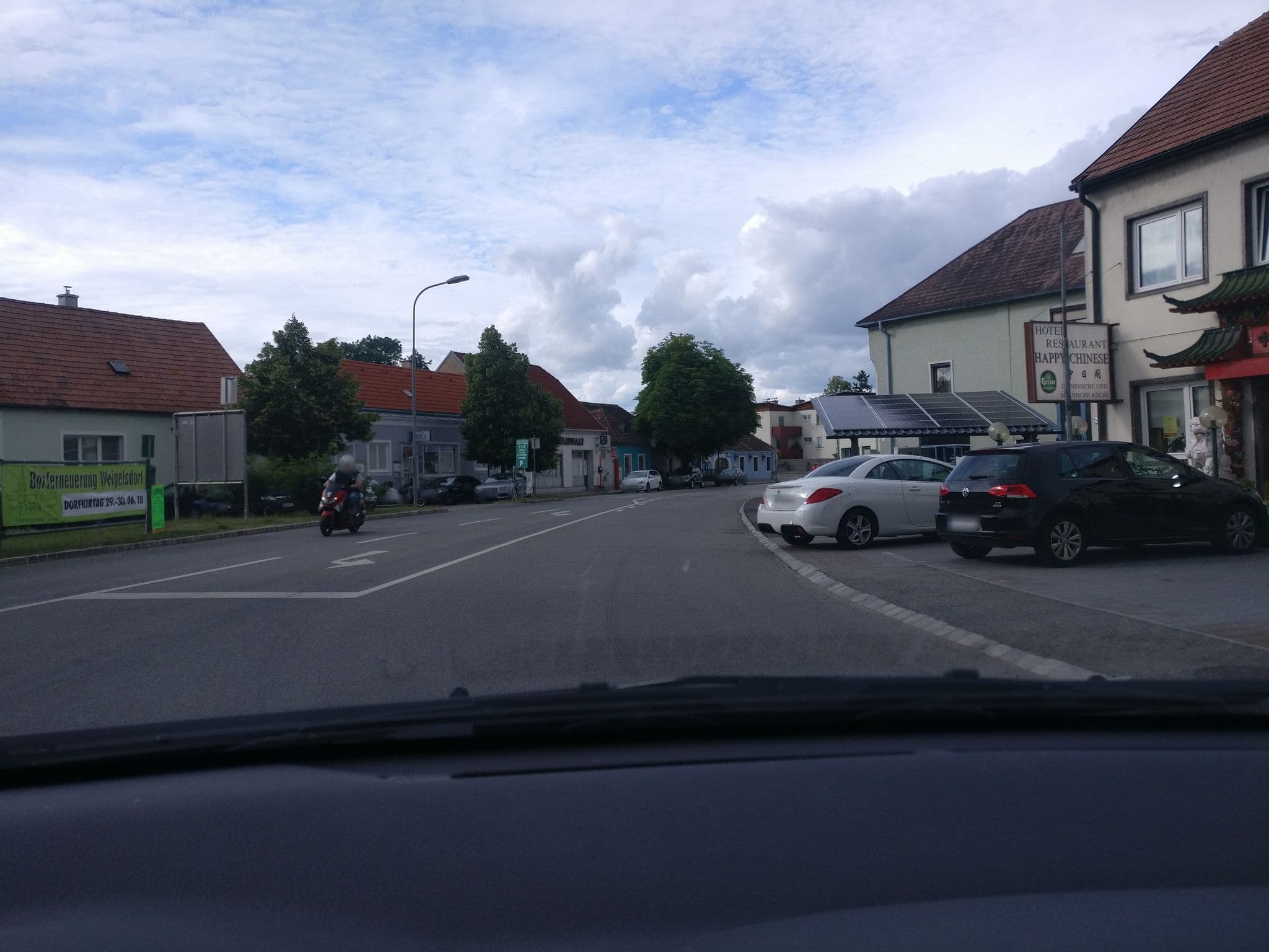 Street view near Happy Chinese, Weigelsdorf — © di0v0n (CC BY-SA · Mapillary)