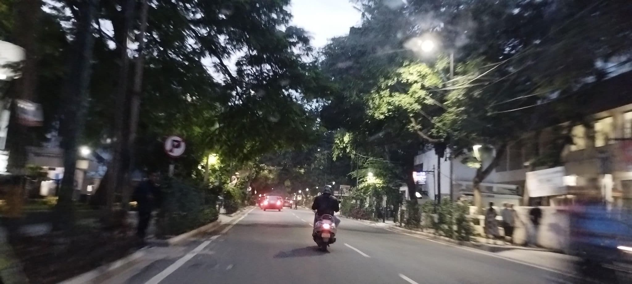 Street view near OYO Apartments MG Road Manipal Center, Bengaluru — © olily (CC BY-SA · Mapillary)