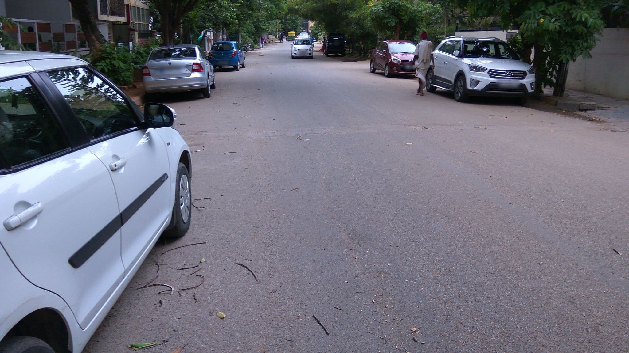Street view near 5th Avenue Hotel, Bengaluru — © natarajakaveeti (CC BY-SA · Mapillary)