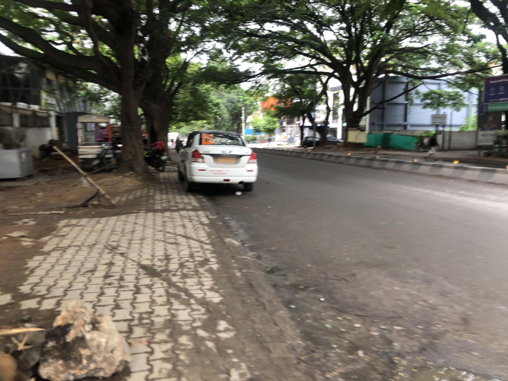 Street view near iLodge, Bengaluru — © olily (CC BY-SA · Mapillary)