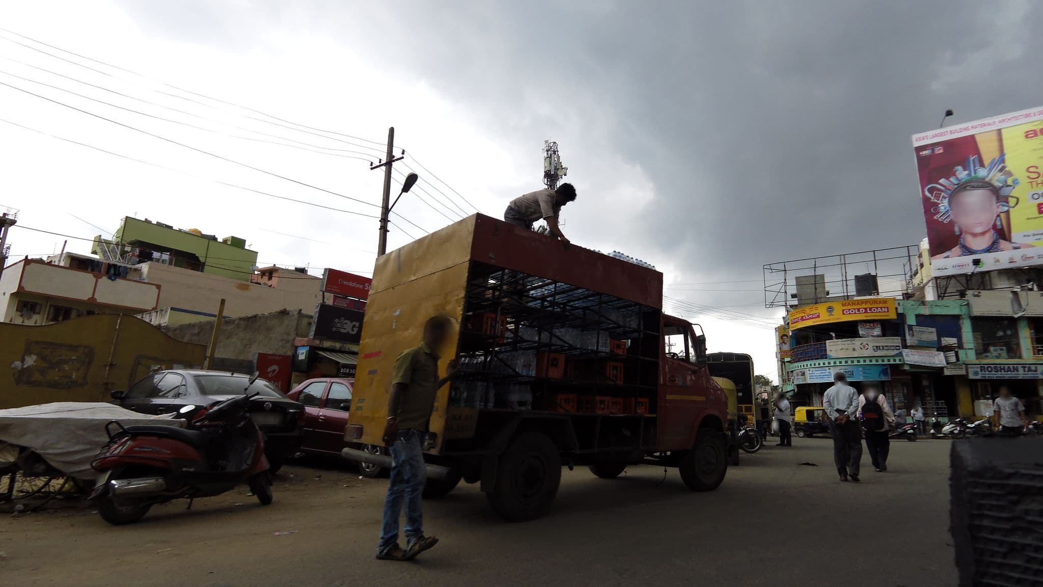 Street view near Oyo Townhouse 238, Bengaluru — © maning (CC BY-SA · Mapillary)