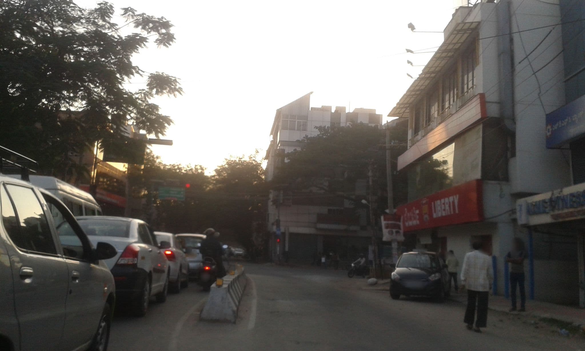 Street view near White House Hotel and Resort, Bengaluru — © yogi (CC BY-SA · Mapillary)