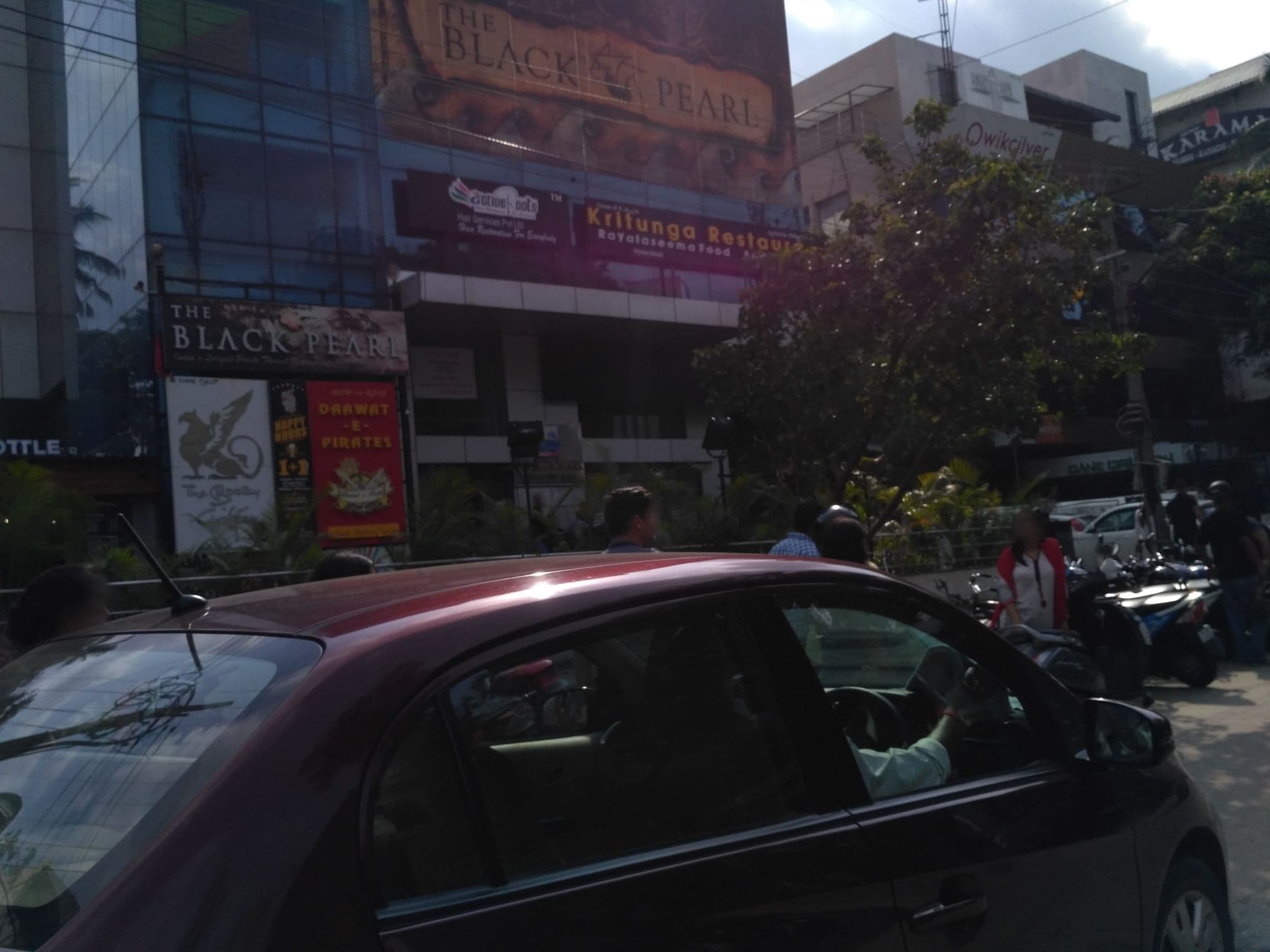Street view near Terminus The Residency Hotel Bangalore, Bengaluru — © chethan (CC BY-SA · Mapillary)