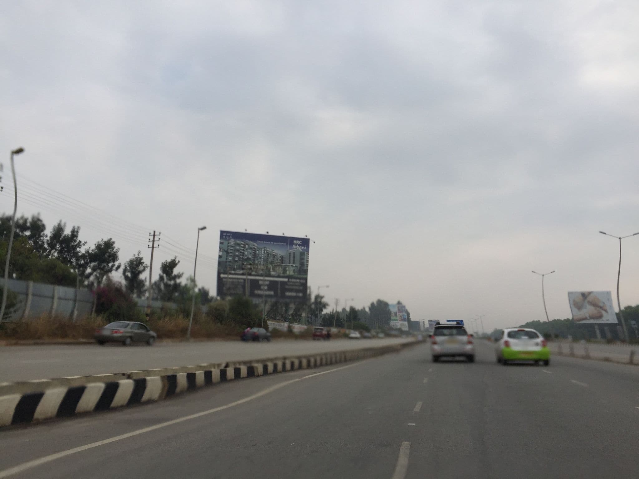Street view near Royal Lotus View Resotel, Kādiganahalli — © richlv (CC BY-SA · Mapillary)