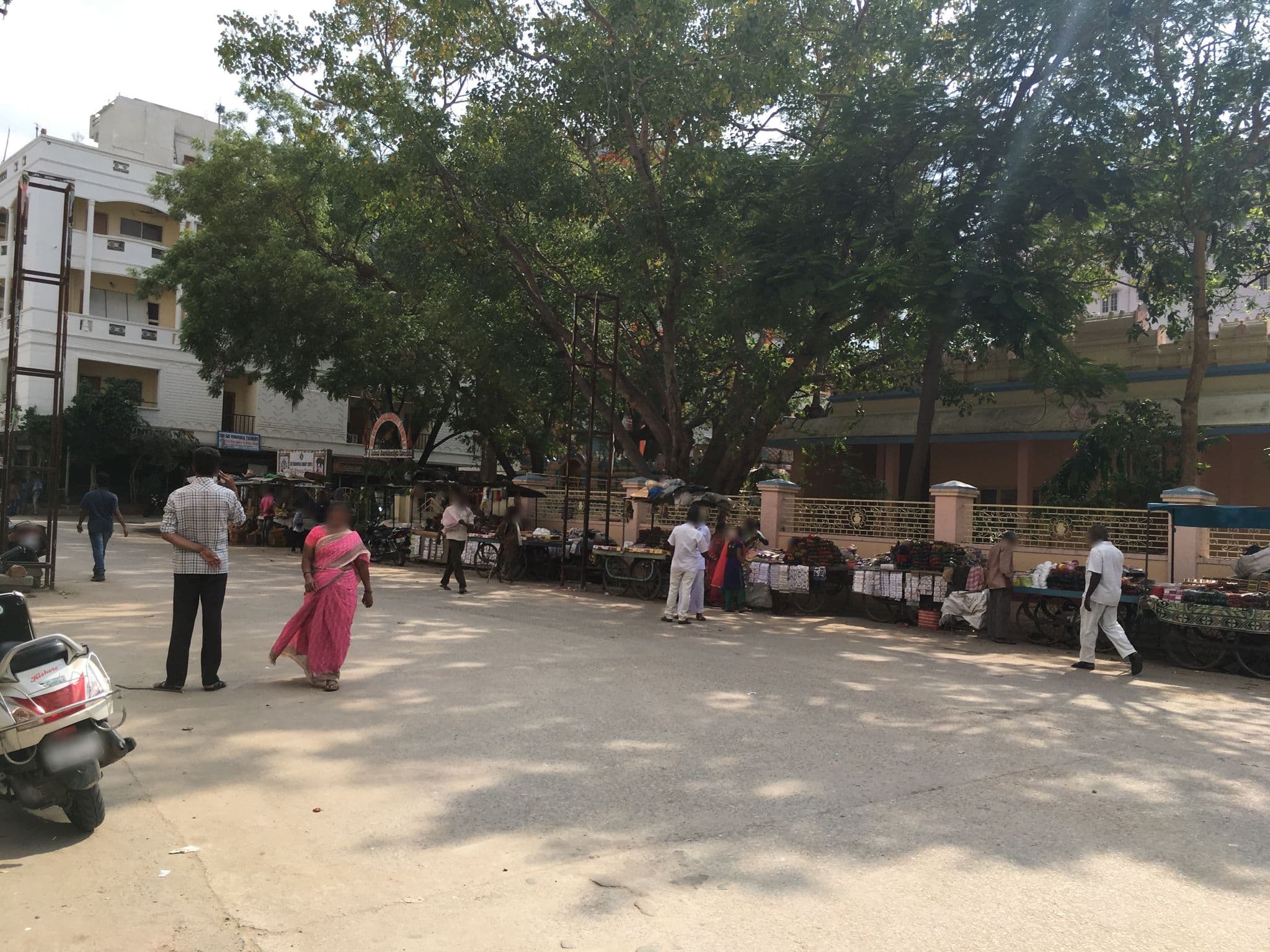 Street view near Hotel Sai Brundavan, Puttaparthi — © spipau (CC BY-SA · Mapillary)