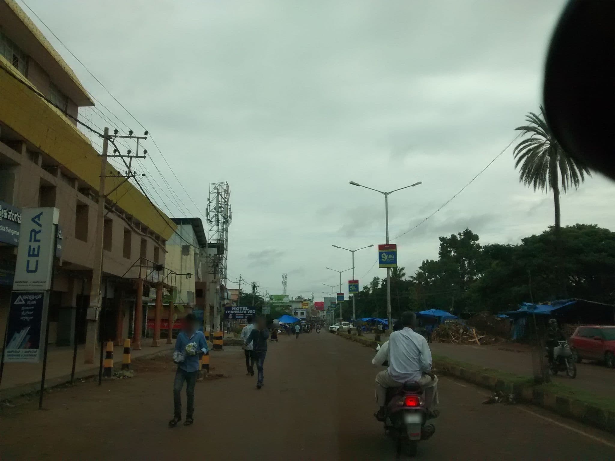 Street view near Sree Nanjundeshwara Krupa Hotel, Tumkūr — © bharata (CC BY-SA · Mapillary)