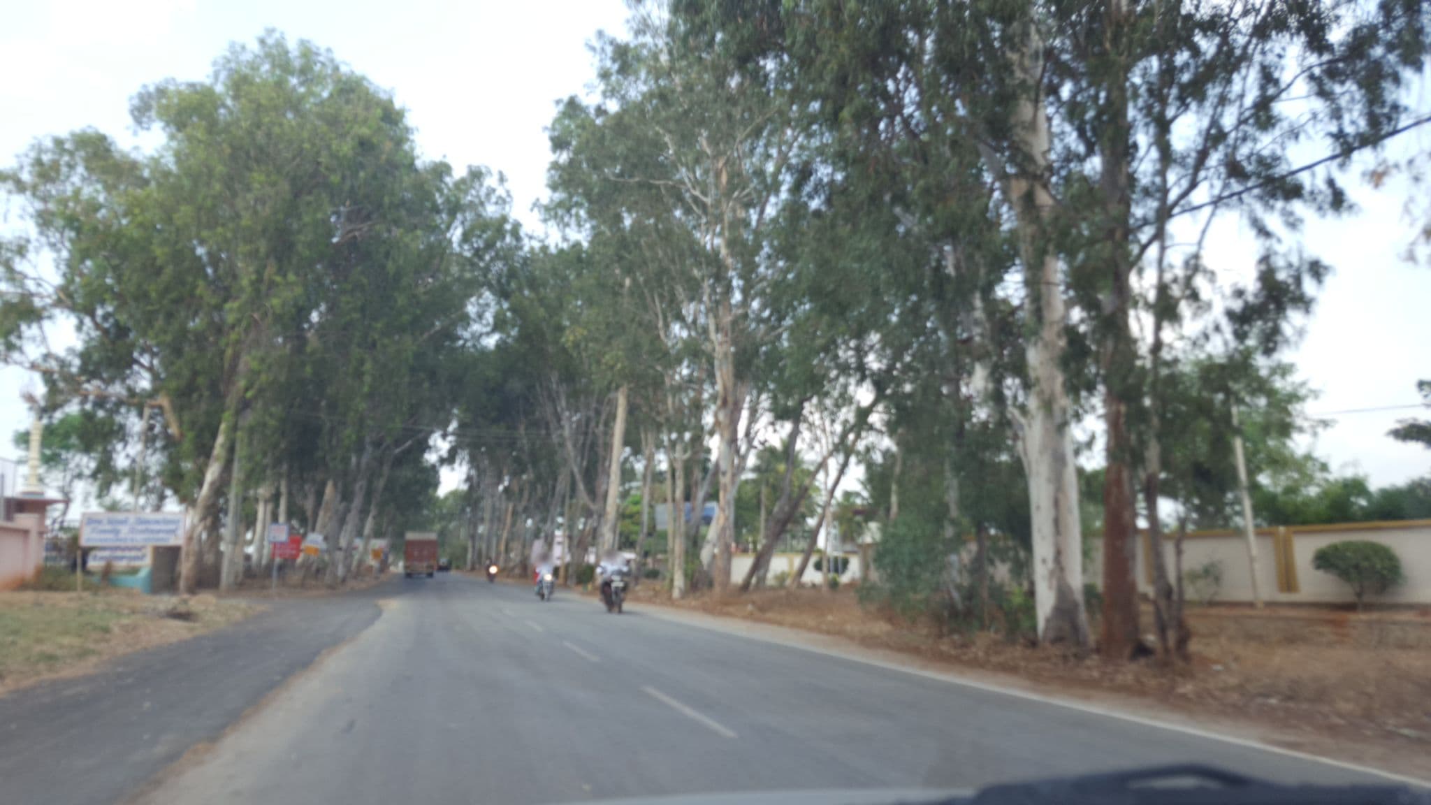 Street view near Sree Nandi Abhinandana, Chik Ballāpur — © jayp (CC BY-SA · Mapillary)