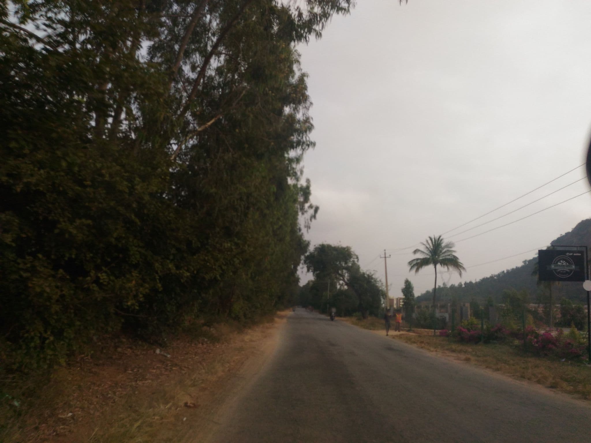 Street view near Wild Valley, Nandi Hills, Chik Ballāpur — © yogi (CC BY-SA · Mapillary)