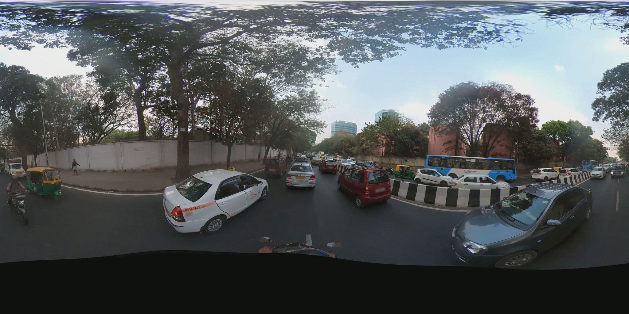 Street view near Sarovar Grand Hometel, Bengaluru — © icimap (CC BY-SA · Mapillary)