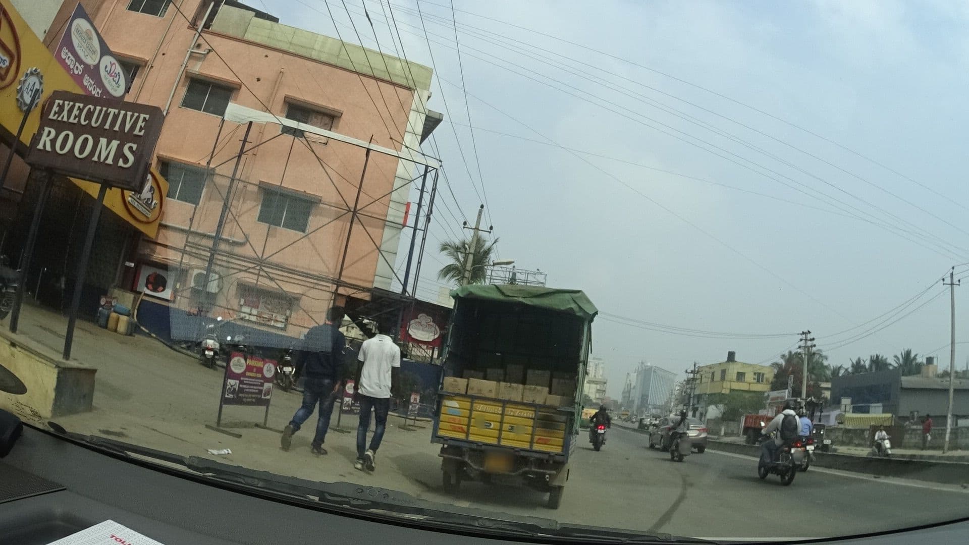 Street view near OYO Rooms Manyata Tech Park, Yelahanka — © venkanna37 (CC BY-SA · Mapillary)