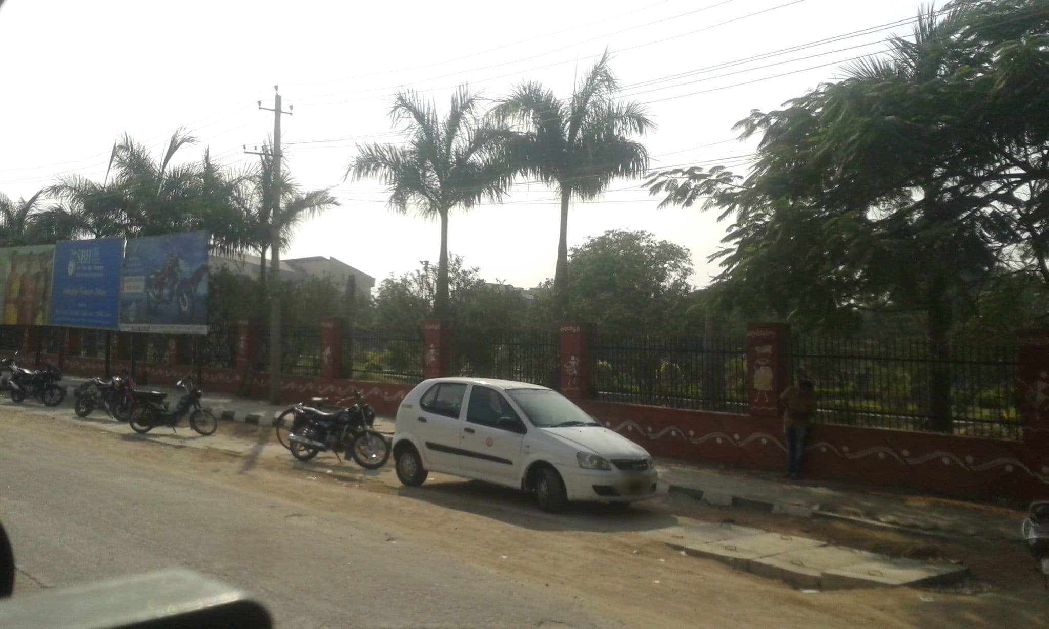 Street view near OYO 35457 Hotel Kubera Palace, Rāichūr — © yogi (CC BY-SA · Mapillary)