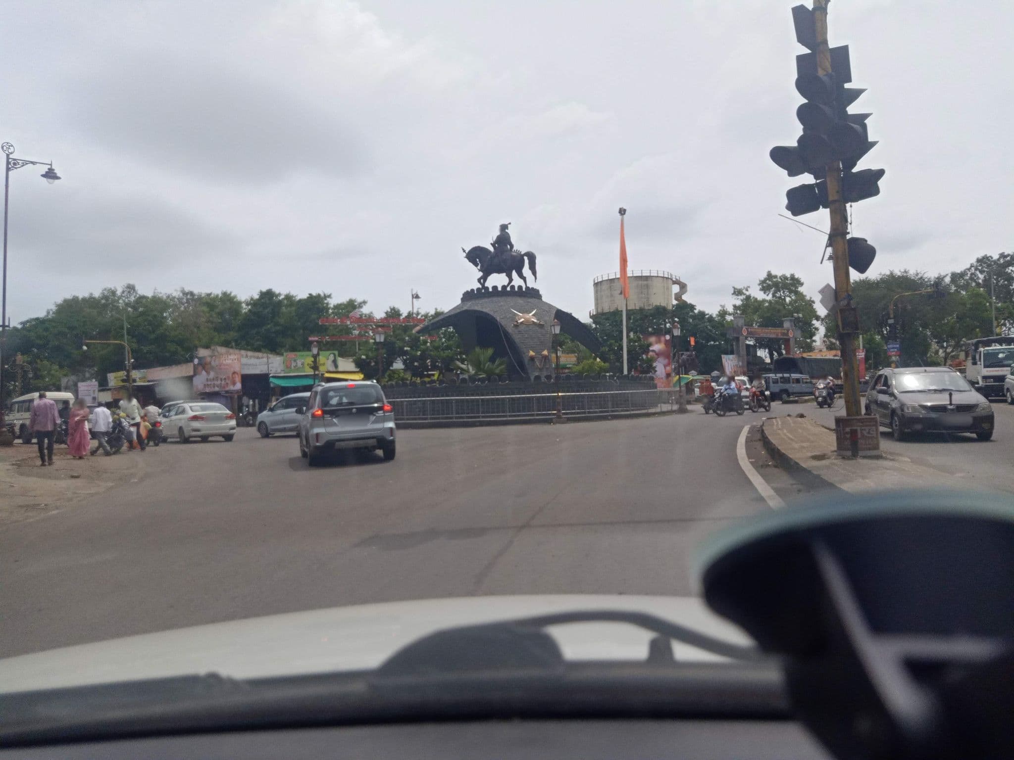 Street view near Hotel Shivneri, Tuljāpur — © nileshjagtap (CC BY-SA · Mapillary)