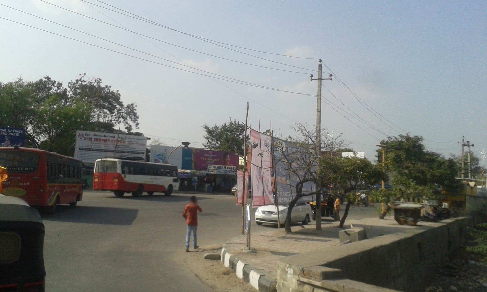 Street view near Santoshi Sarovar, Rāichūr — © yogi (CC BY-SA · Mapillary)