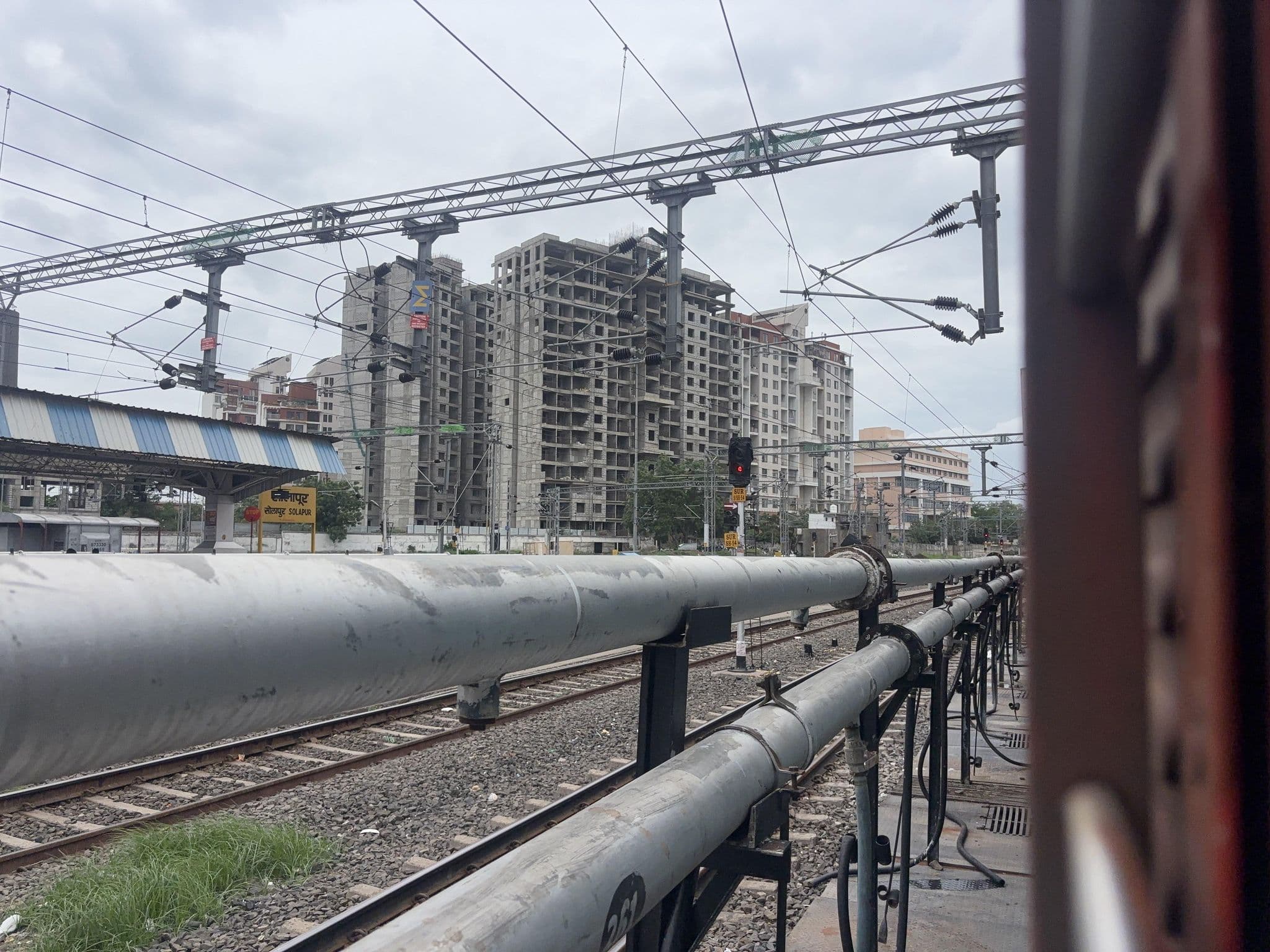 Street view near Shivranjan Delux Lodge, Sholapur — © robot8a (CC BY-SA · Mapillary)