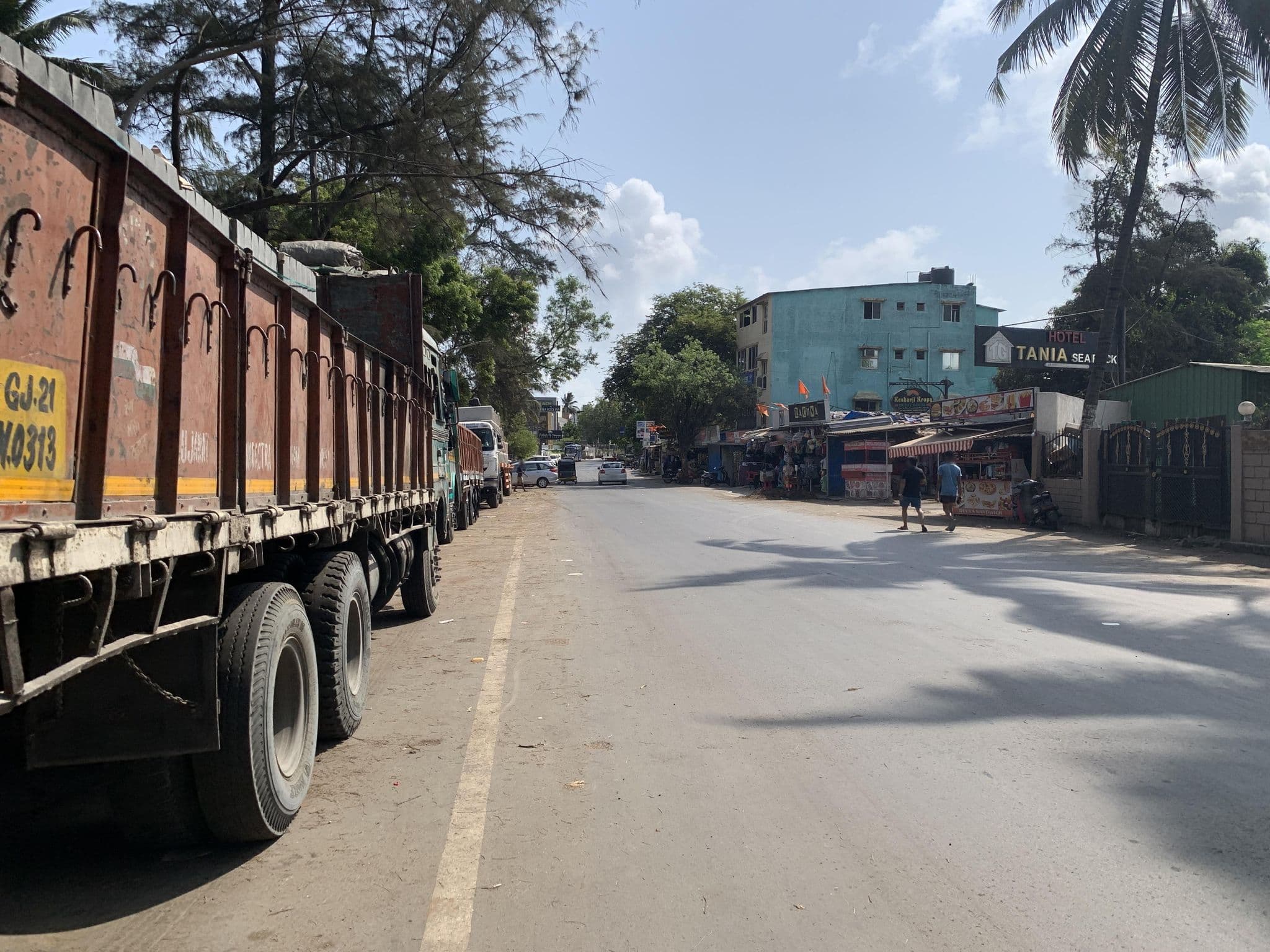 Street view near Sliver Sands Beach Resort Daman, Marwad — © DevvrtSingh (CC BY-SA · Mapillary)