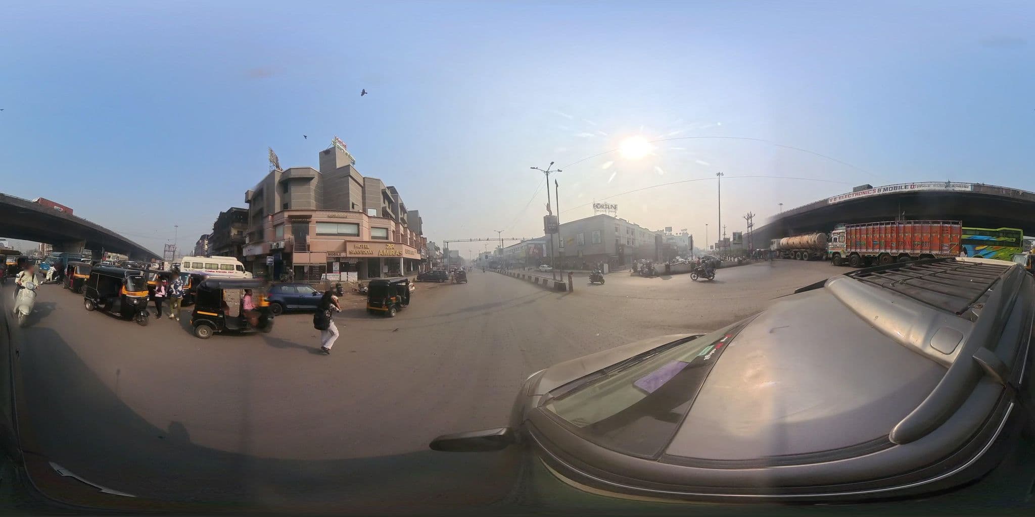 Street view near Hotel Sarvoday, Vapi — © skysign (CC BY-SA · Mapillary)