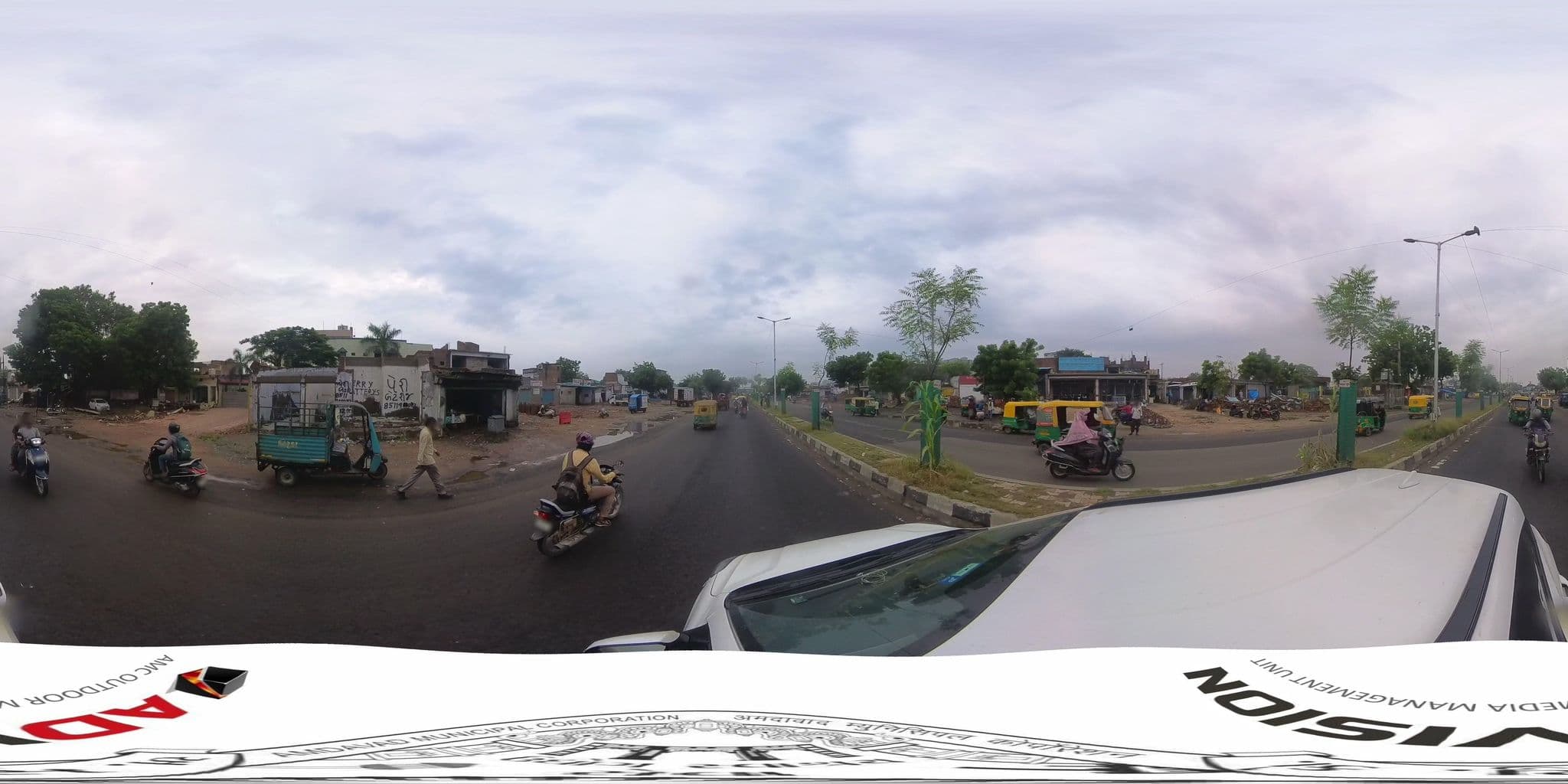 Street view near Janpath Hotel, Sarkhej — © skysign (CC BY-SA · Mapillary)