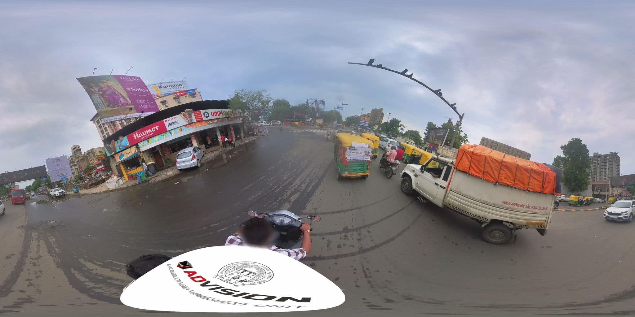 Street view near Kanth Palace Hotel, Ahmedabad — © skysign (CC BY-SA · Mapillary)