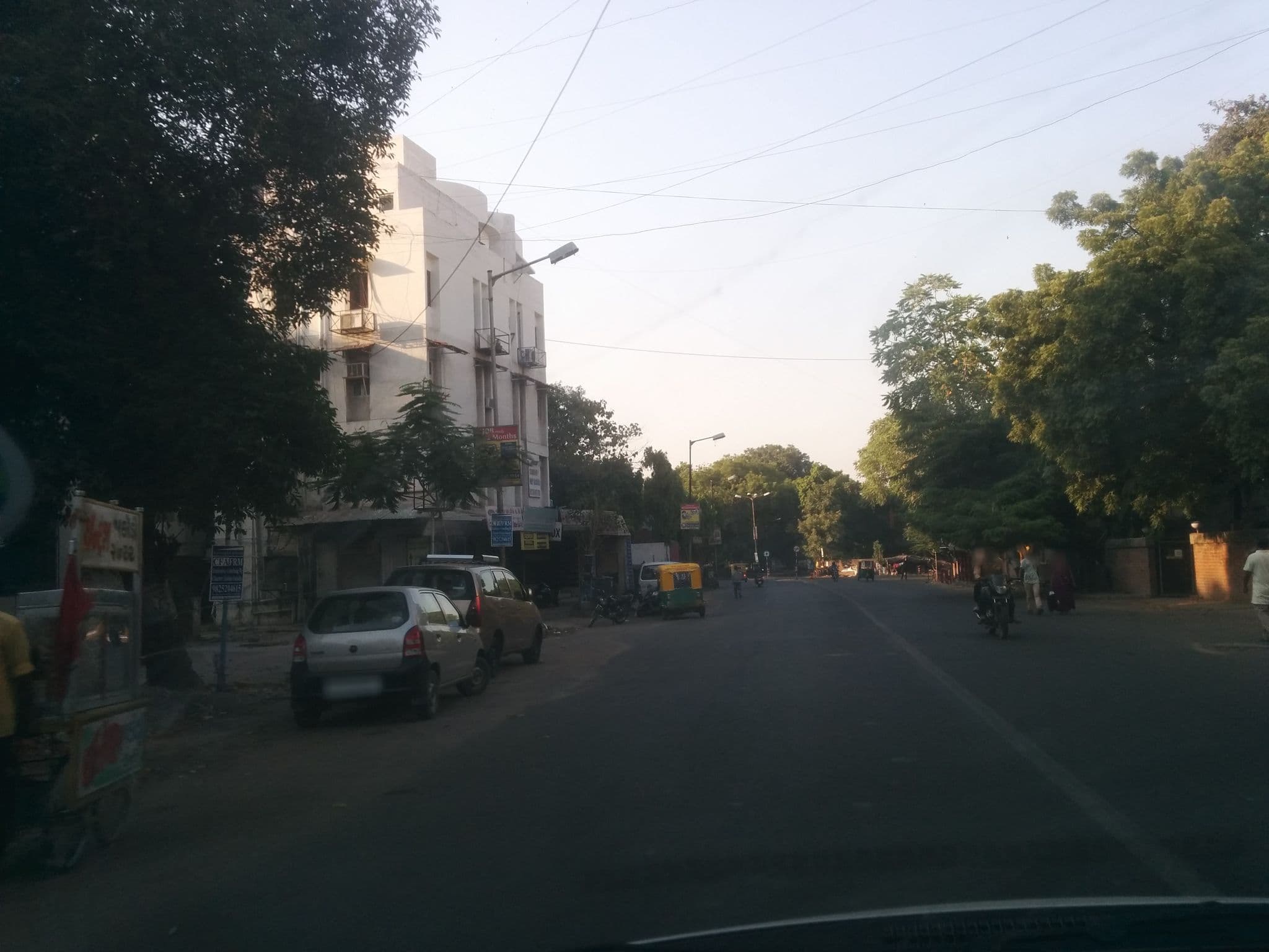 Street view near Hotel Chambers, Ahmedabad — © shravan91 (CC BY-SA · Mapillary)